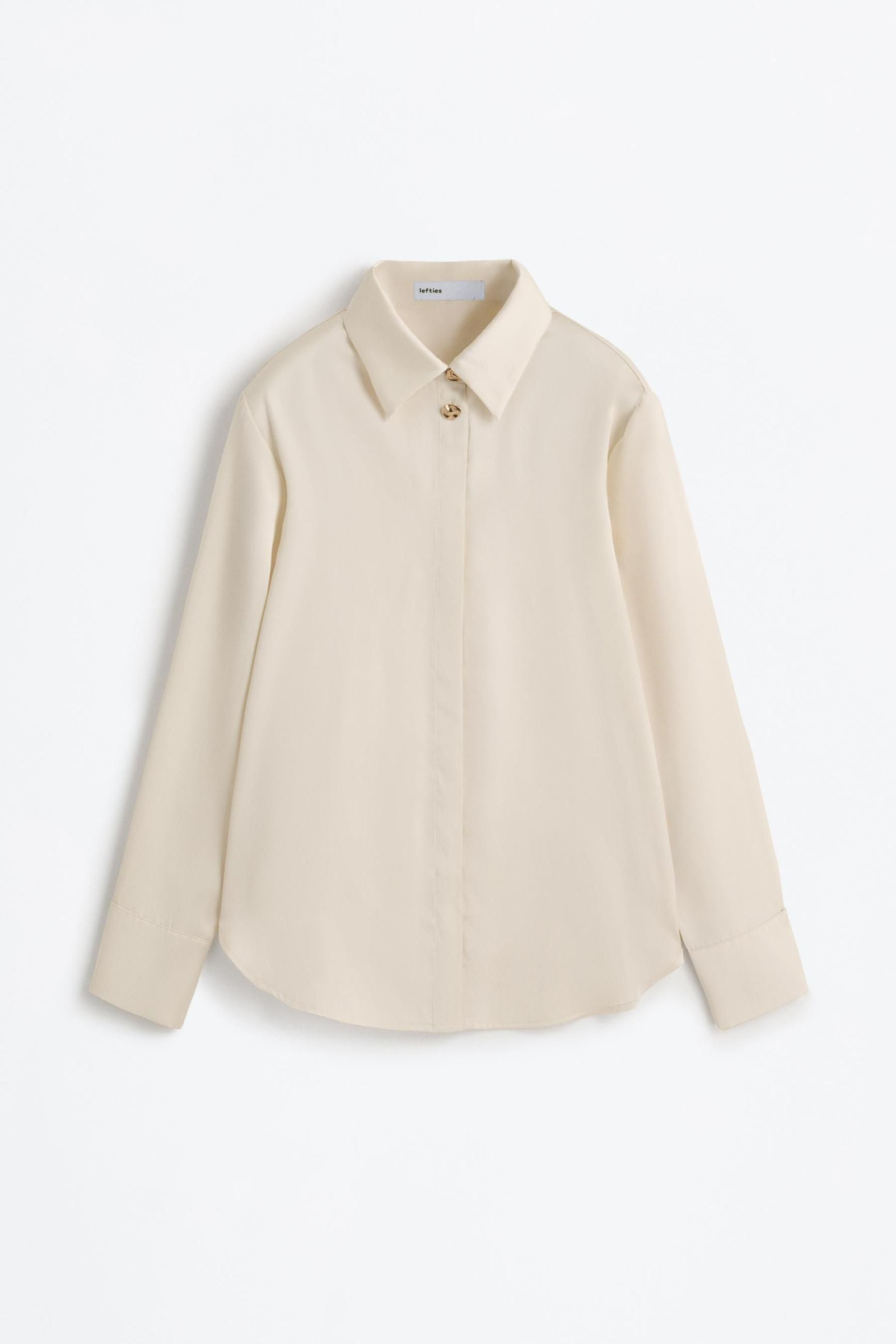 Blusa con detalle joya de Lefties.