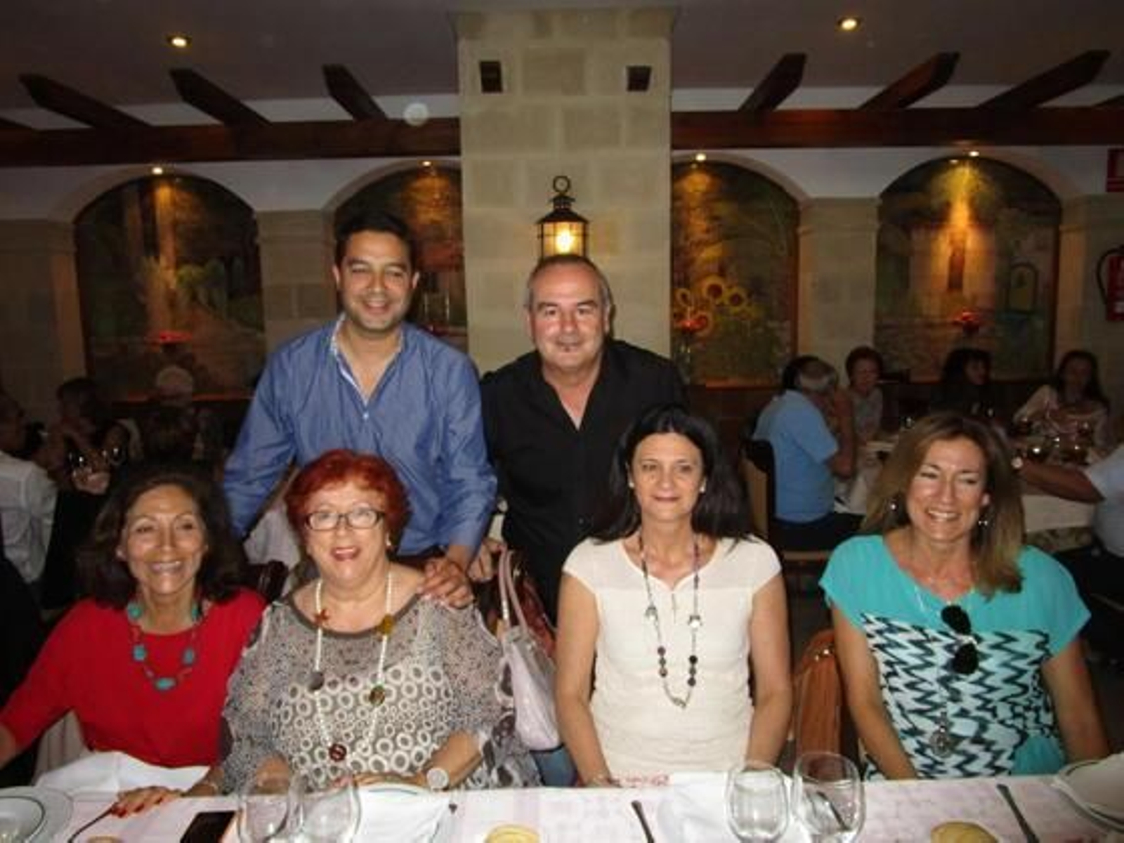 Ángel Cuevas, Pepe Cano, Leonor Bayón, Isabel Querol, Pepa Vargas y Carmen Castañeda.

Foto: Ignacio Casas de Ciria