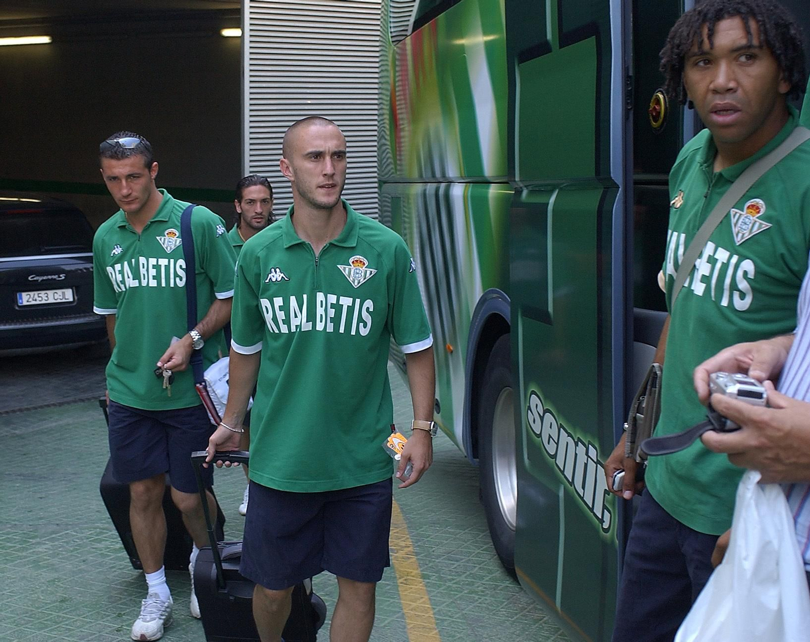 Dani, con Varela y Arzu detrás y Benjamín delante, en su etapa en el Betis.