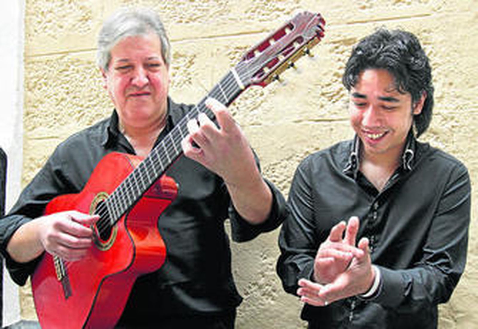 El músico argentino Jorge Giuliano y el cantaor gaditano Joaquín de Sola, ayer en Cádiz.
