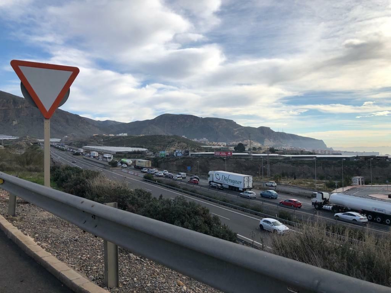 Dos accidentes en la A7 provocan largas retenciones en dirección Almería