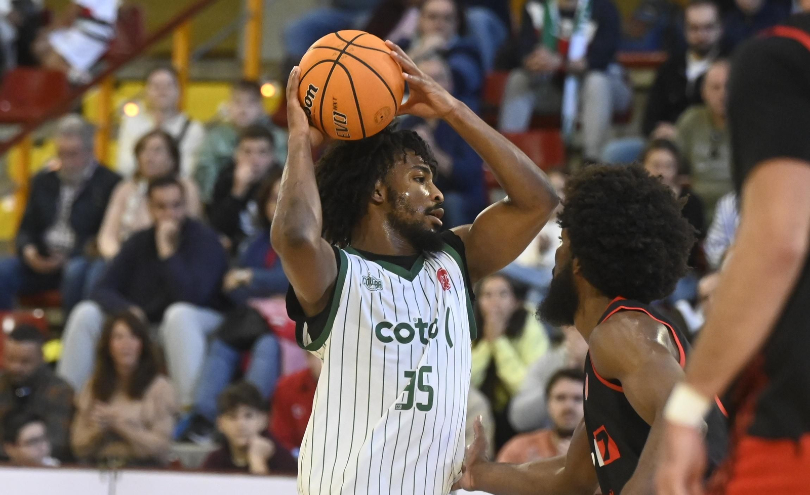 Las mejores fotos del ambiente en Vista Alegre para el Coto Córdoba - Logrobasket