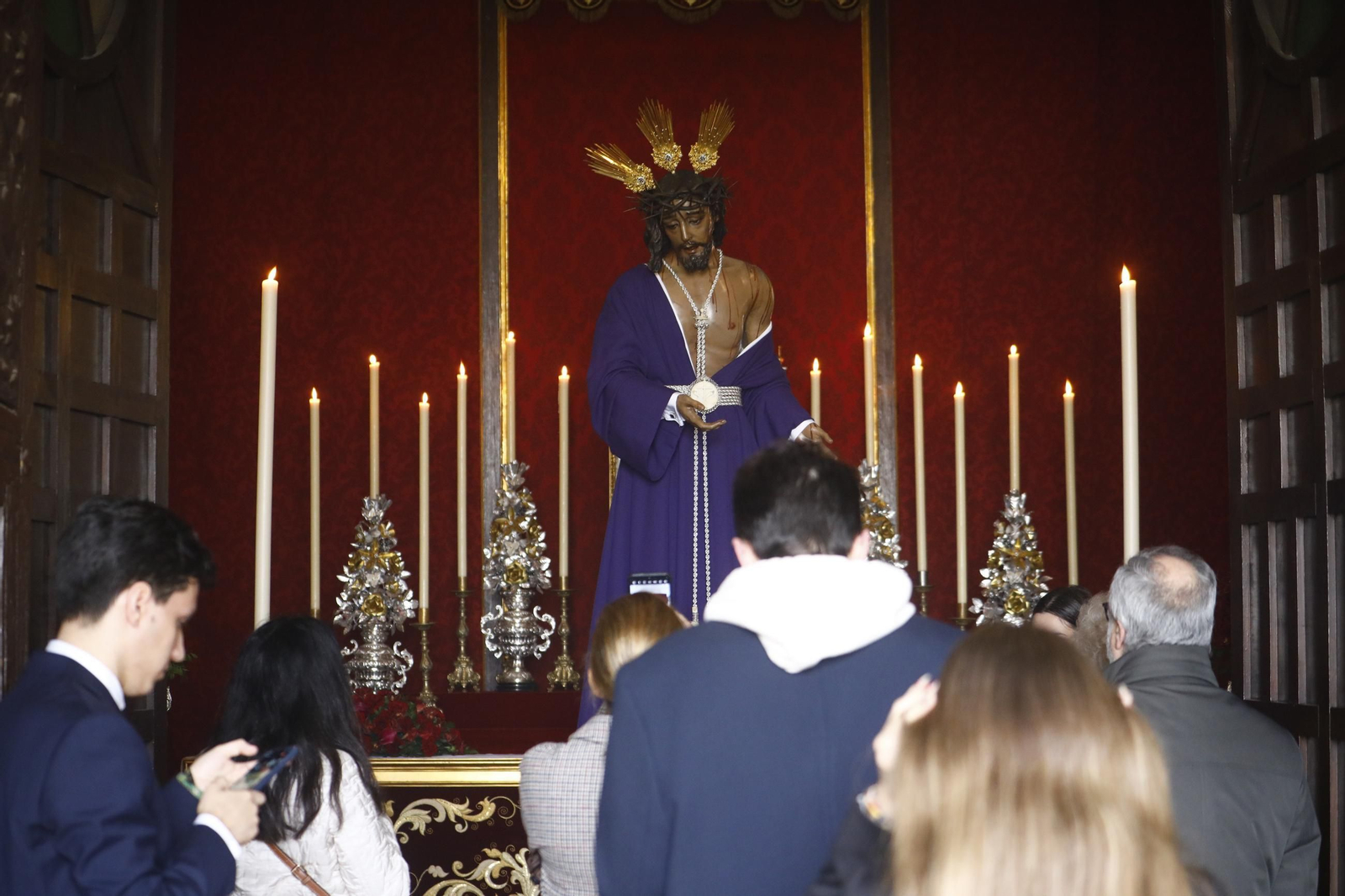 Las mejores imágenes del besapiés al Señor de Humildad y Paciencia de Córdoba