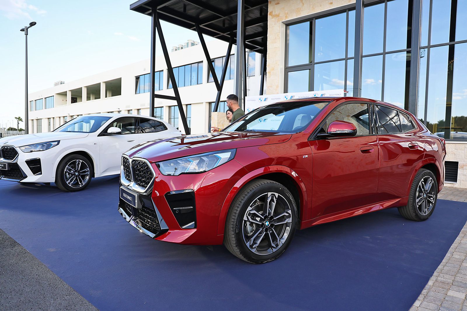 Movitransa presenta los nuevos modelos de BMW IX2 y el X2 en el complejo deportivo Lamiya
