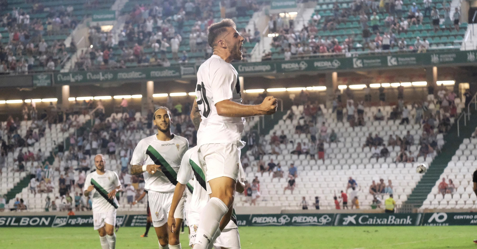 Antonio Casas celebra el primer gol del Córdoba CF en pretemporada.