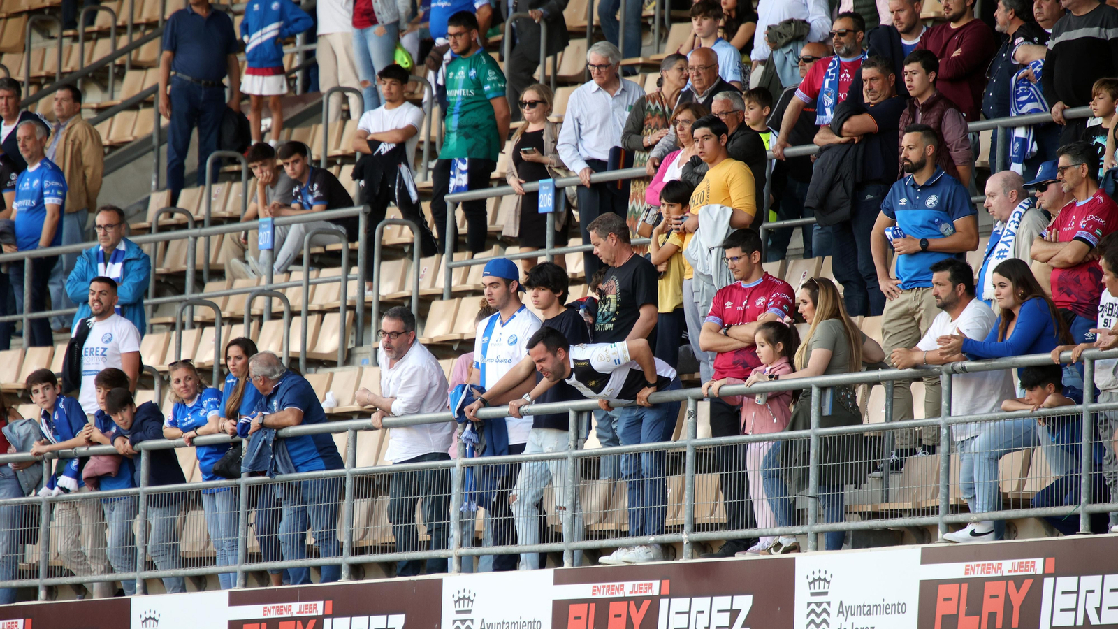 Bronca y tensión al final del Xerez DFC-Recreativo Granada