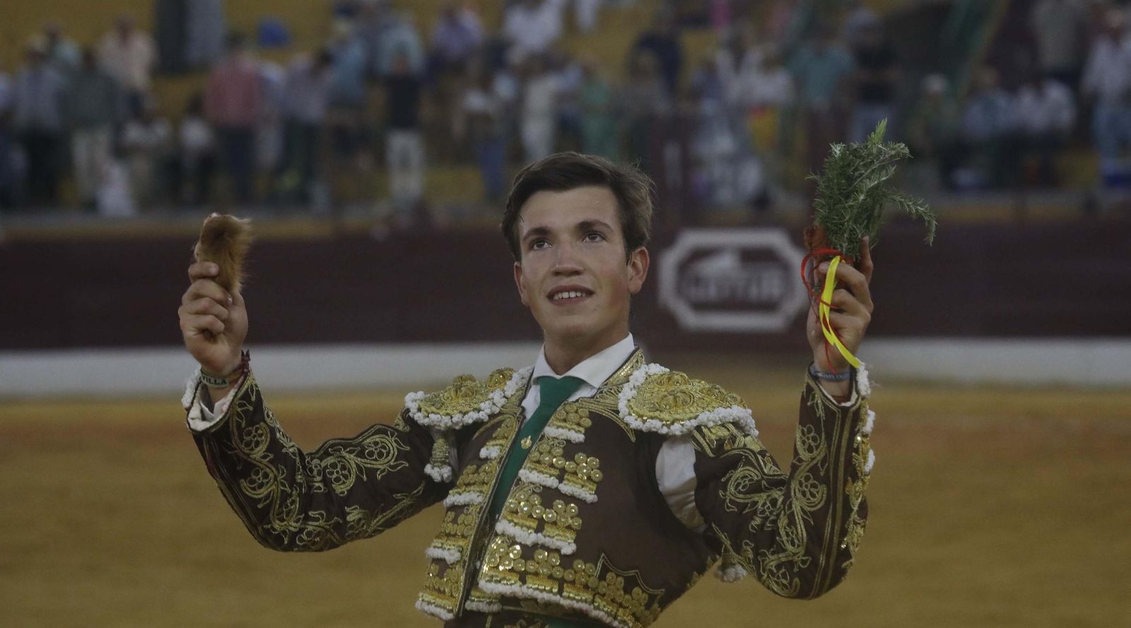 Fotos del triunfo de Manuel Roman y Javier Zulueta con la buena novillada de Núñez de Tarifa que abrió la Feria de La Línea