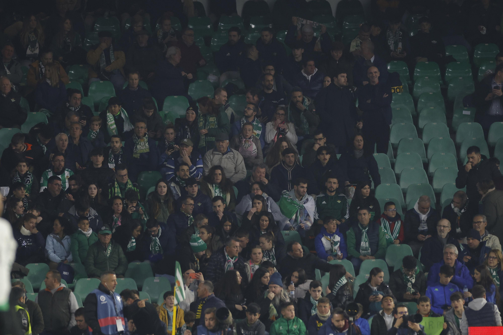 Búscate en las fotos del Betis-Celta
