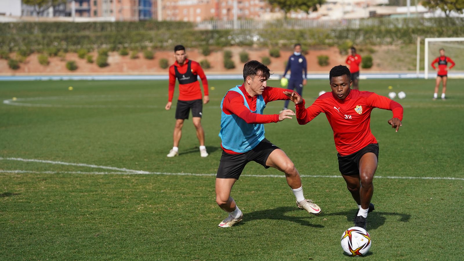 Buñuel apunta al lateral diestro y Ramazani podría suplir la vacante de Appiah