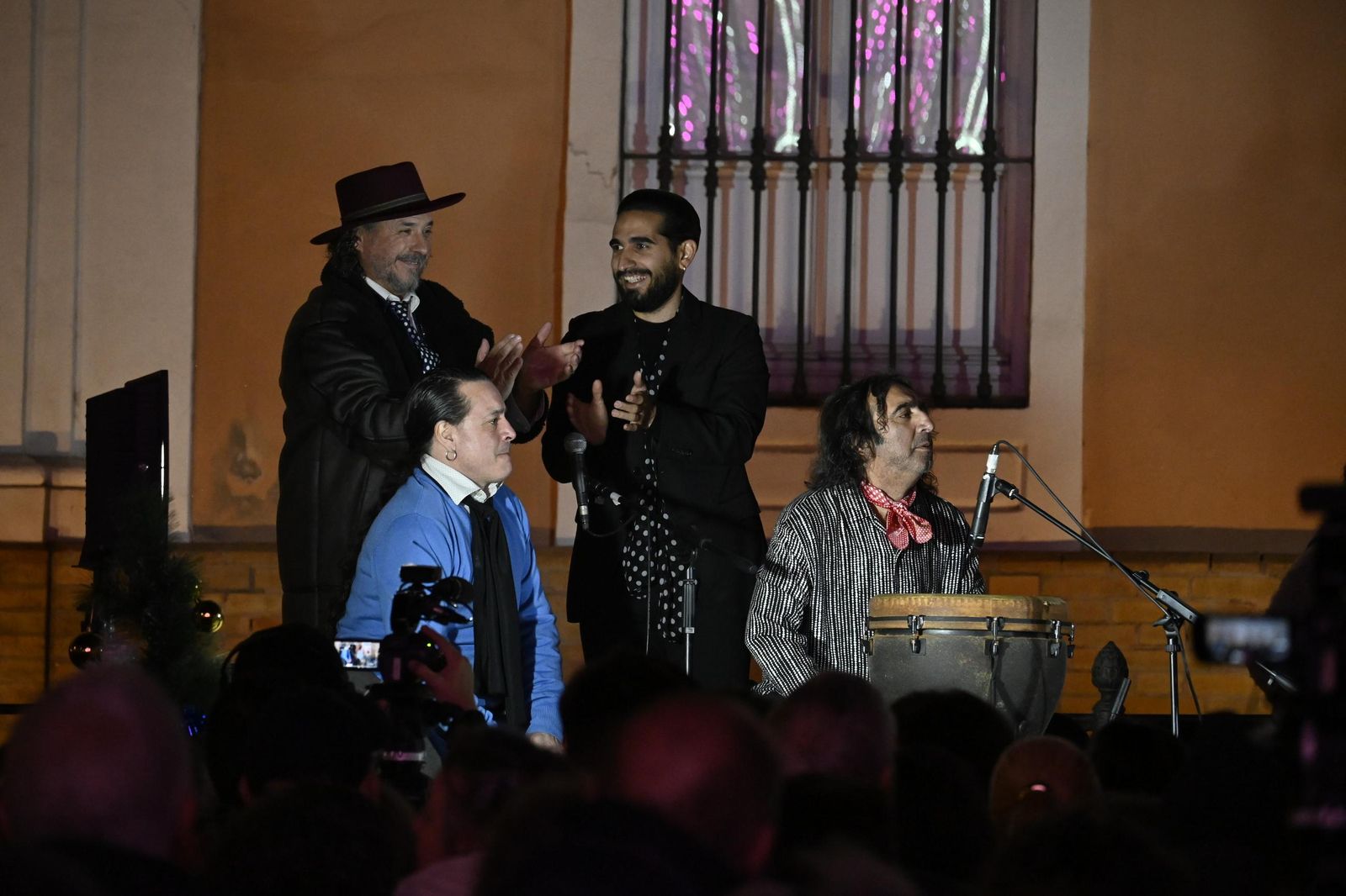 Imágenes de la zambomba en la Plaza de La Merced