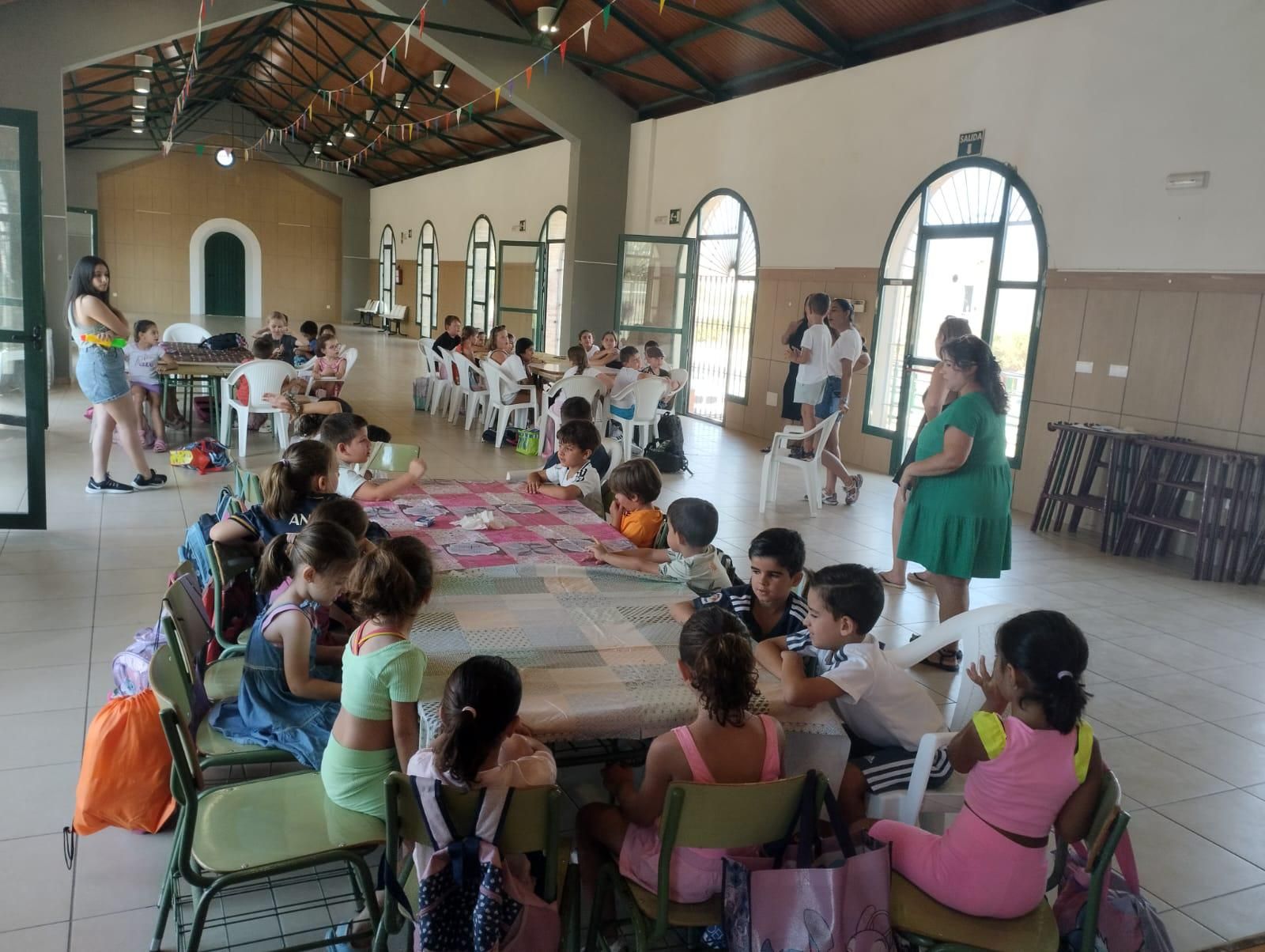 Un grupo de niños durante sus primeros días en la escuela de verano de Cantoria