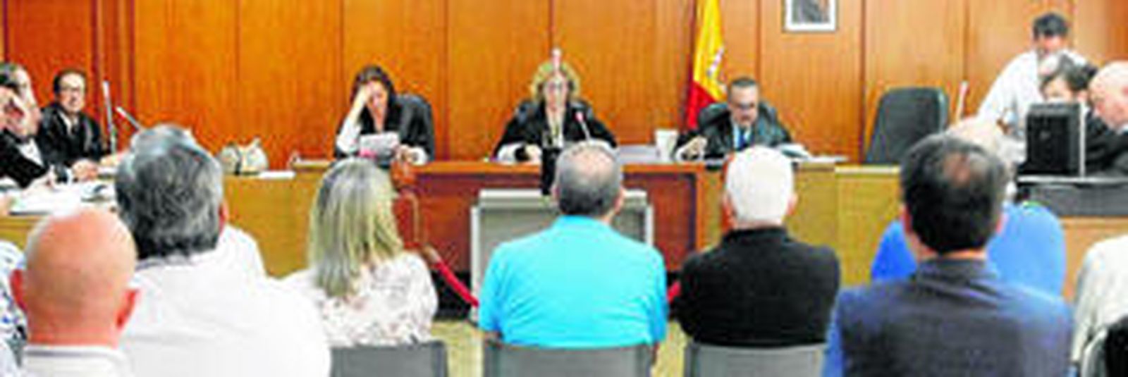 Empresarios y funcionarios admiten que traficaron con datos