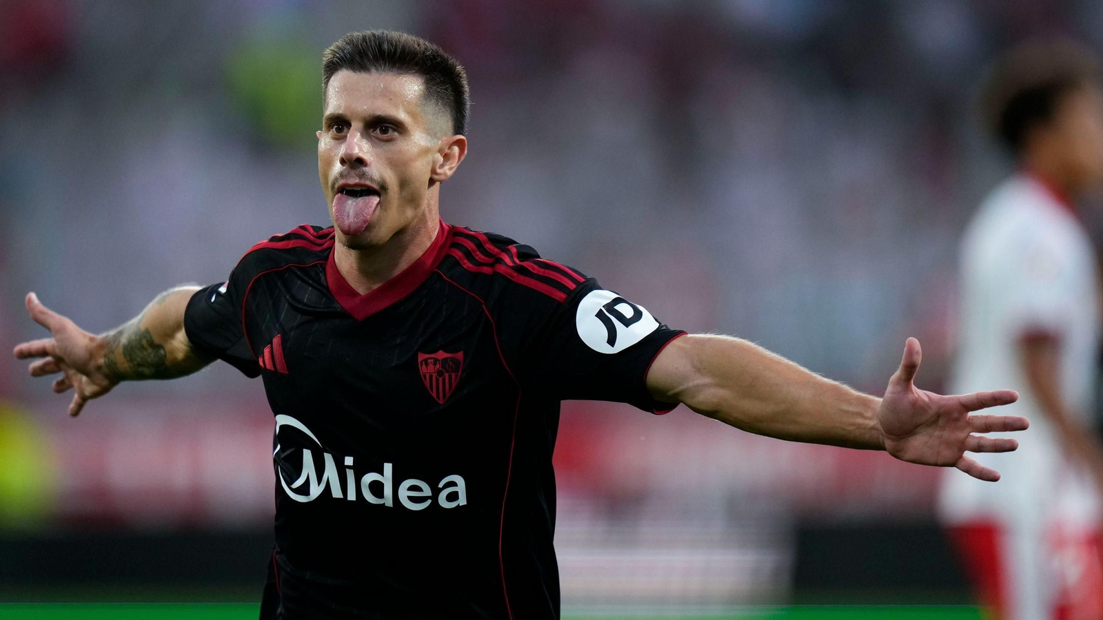 Alfon celebra su primer gol en el Sevilla.