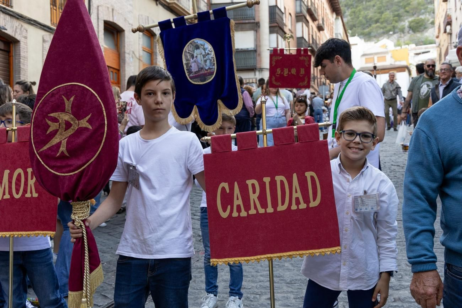 Procesiones infantiles y cruces del 2 de mayo