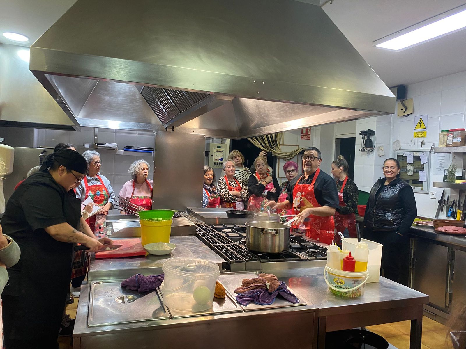 Los encargados de impartir este taller fueron Mari cocinera y Antonio cocinero y propietario del restaurante El Alba