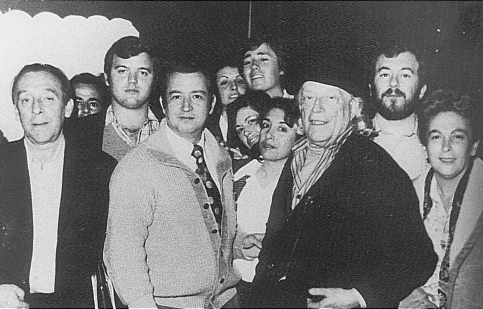 Paco Esteban, con Alberti y compañeros del Partido Comunista de España, tras un mitin en Algeciras en 1977.