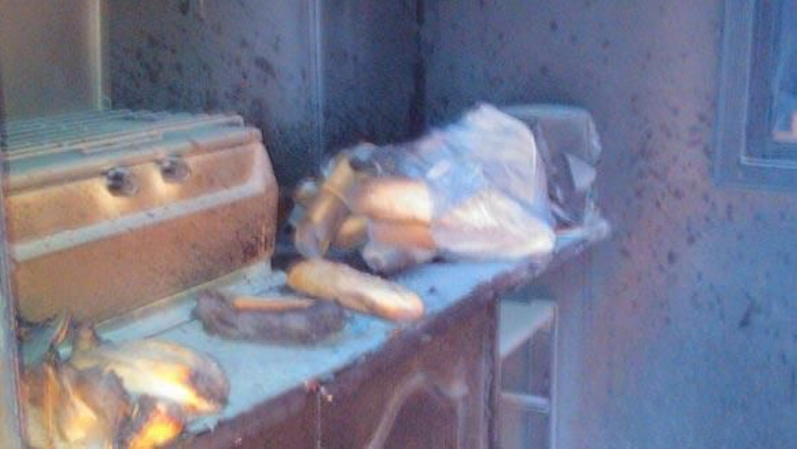 Tres personas hospitalizadas tras un incendio en una carriola de Pilas