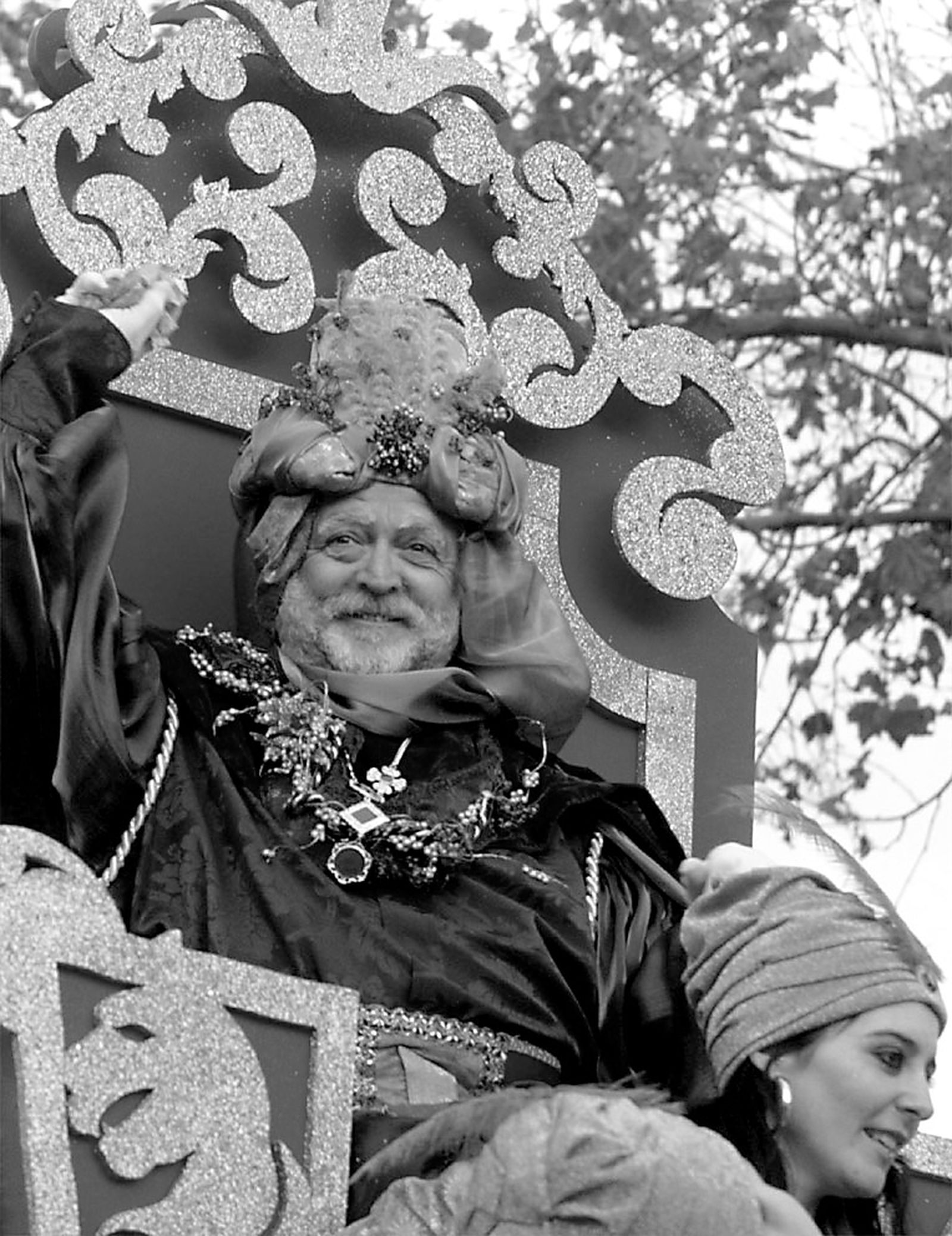 Llegamos a la Cabalgata de Reyes de 2009 en esta crónica a través del tiempo: en la imagen, el Rey Melchor, representado por José María Rodríguez