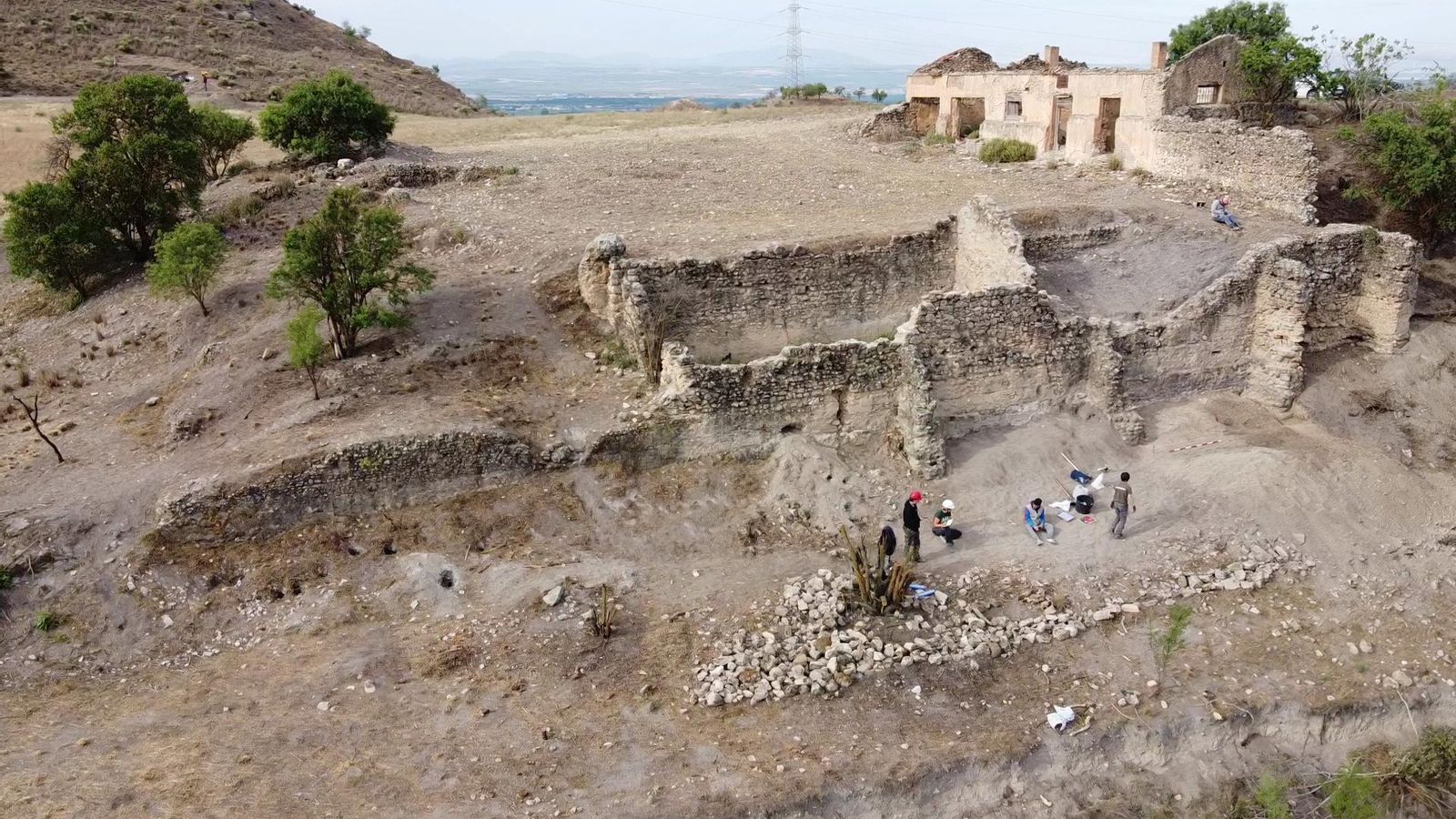 Trabajos de documentación en las estructuras de aterrazamiento romanas Trabajos de documentación en las estructuras de aterrazamiento romanas