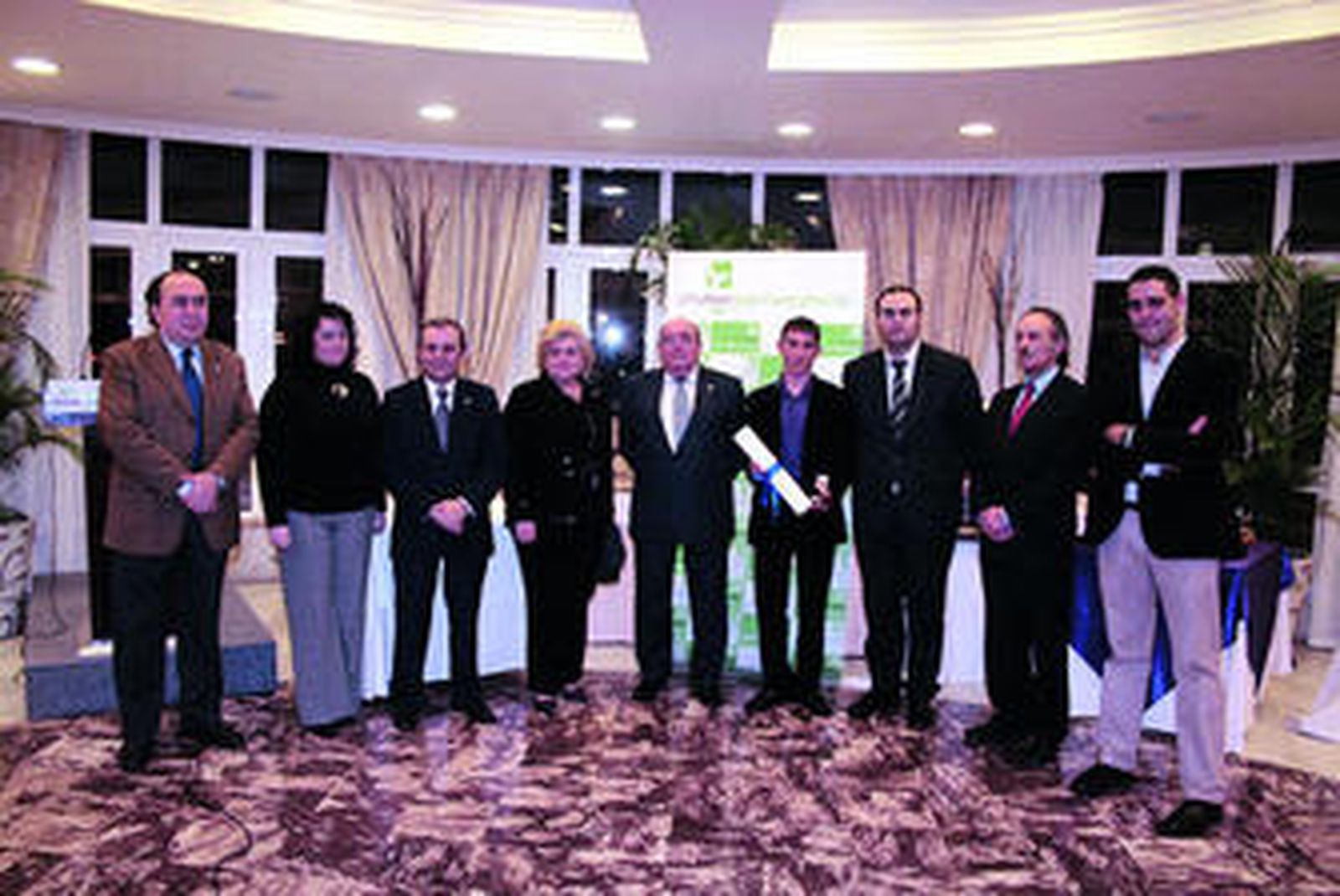 Representantes de Citymar, premiadoos, hermana mayor del Encuentro, y autoridades asistentes al acto.