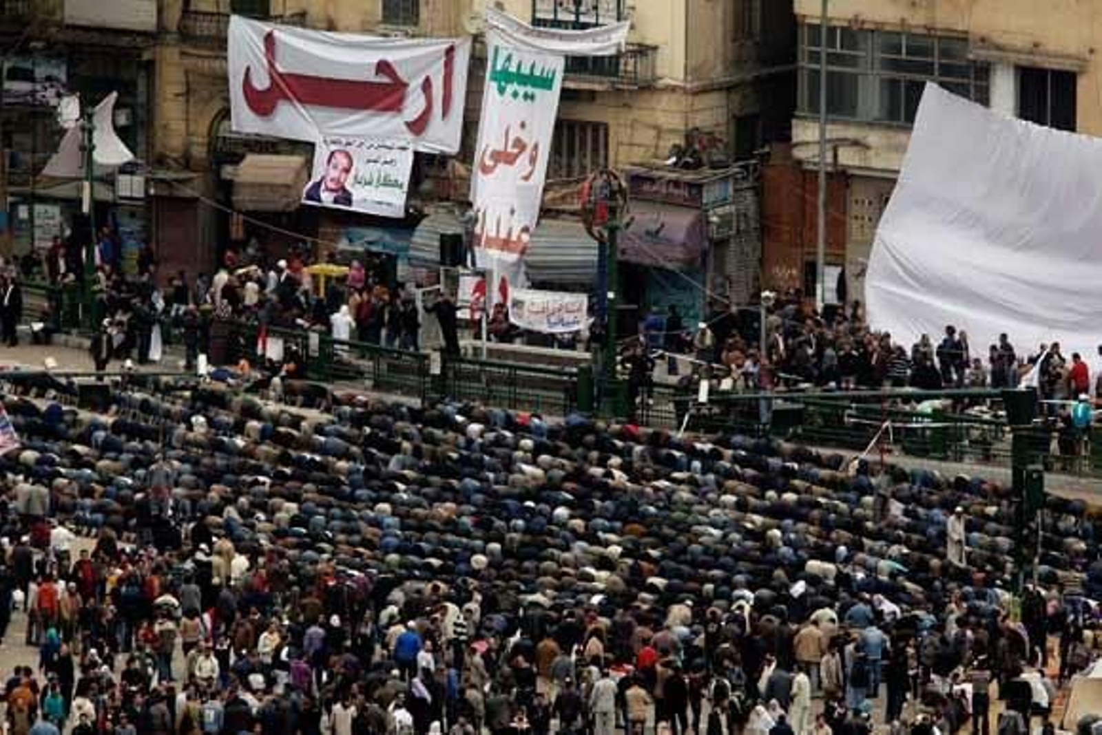 Los manifestantes egipcios, inamovibles pese al diálogo entre Gobierno y oposición