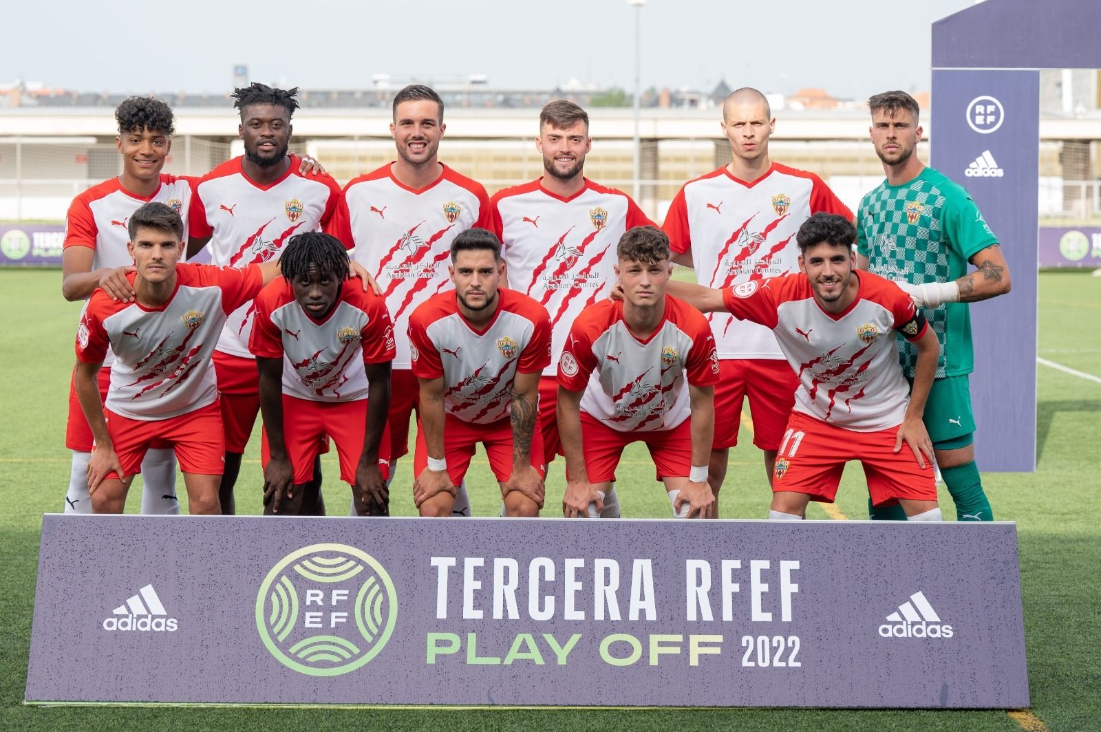 Equipo inicial del Almería B en su final por el ascenso.
