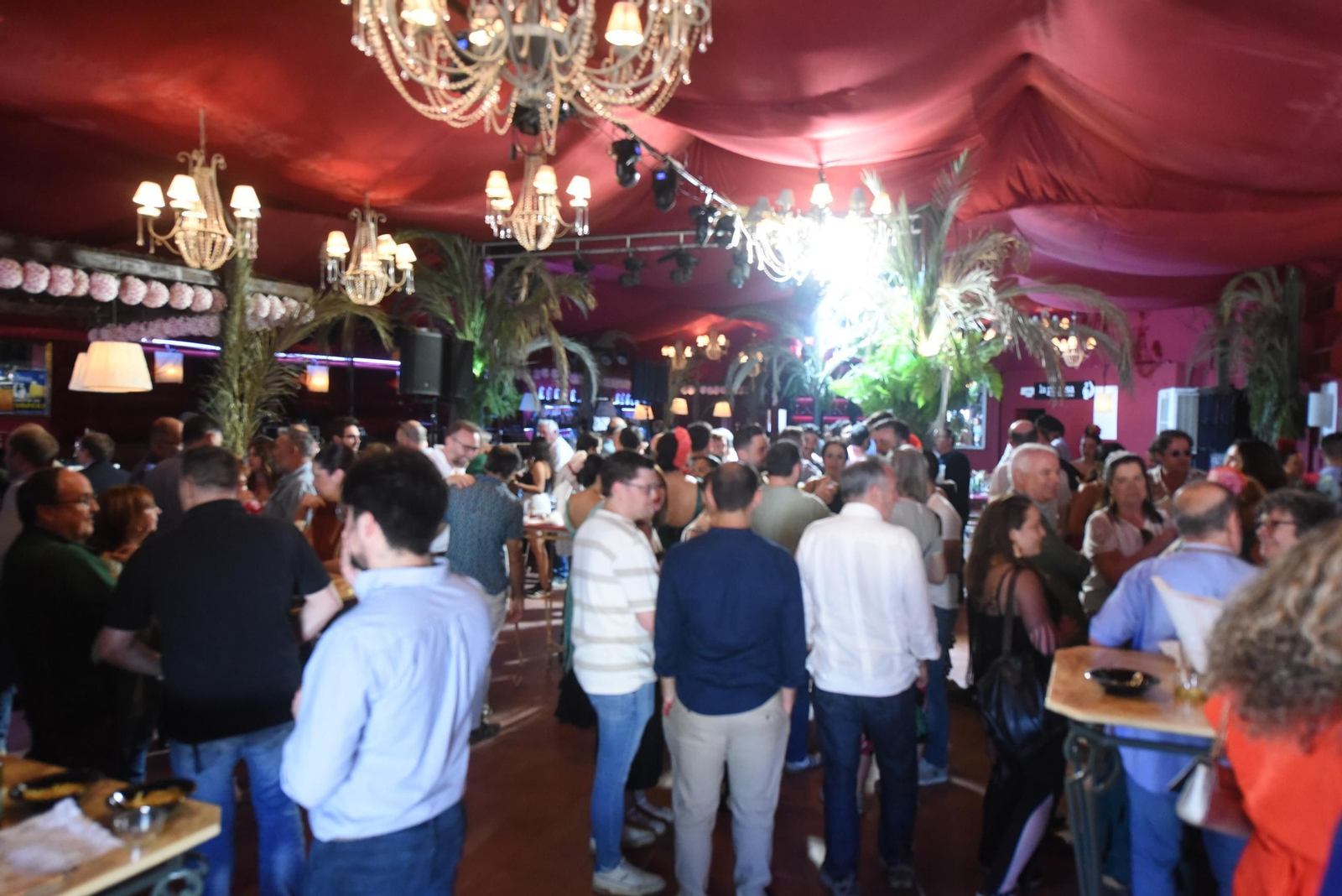 Las mejores imágenes de un lunes de Feria en Córdoba cargado de comidas de empresa y recepciones