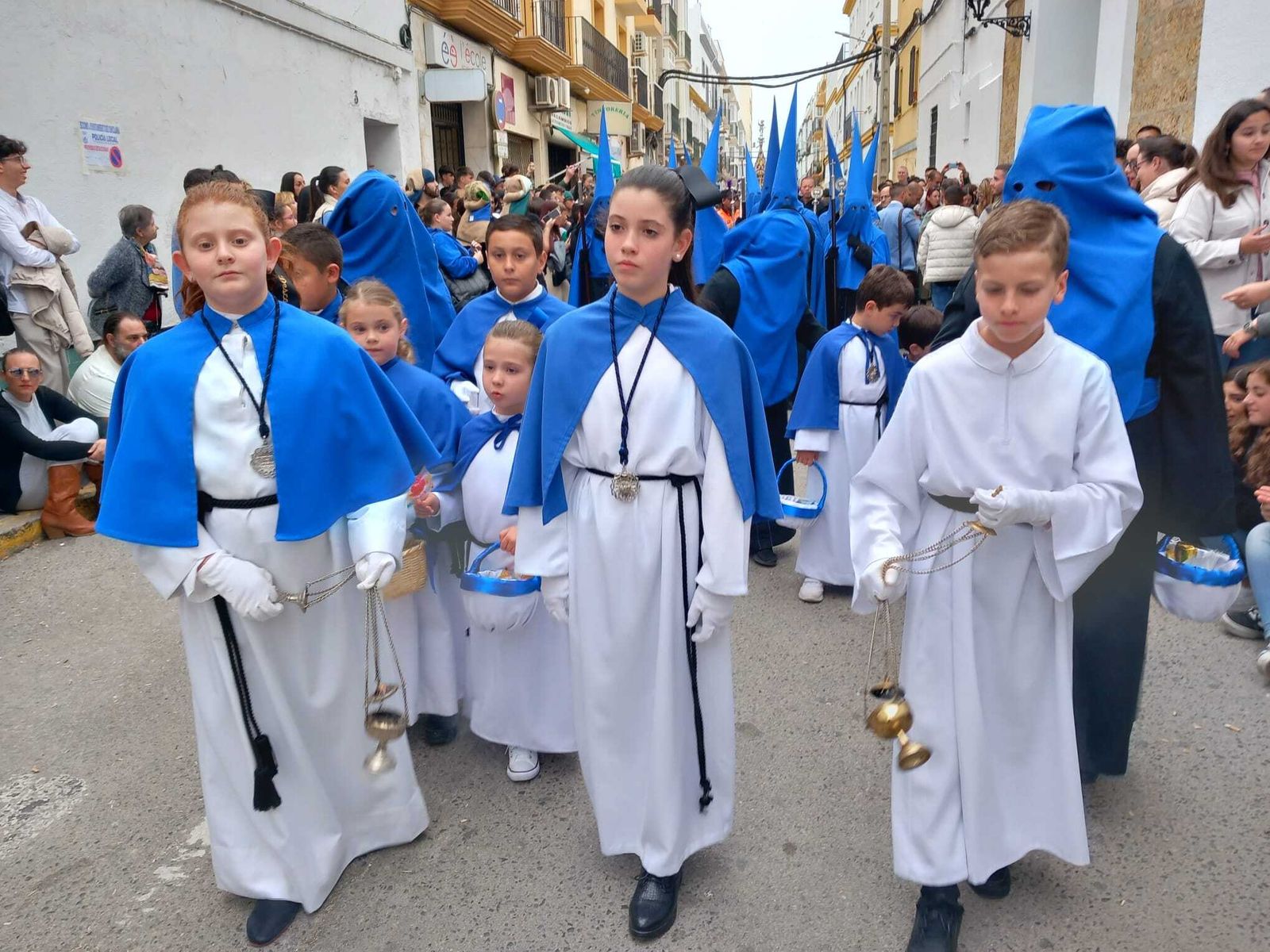 Todas las imágenes de la Virgen de Afligidos restaurada y del martes santo en Chiclana