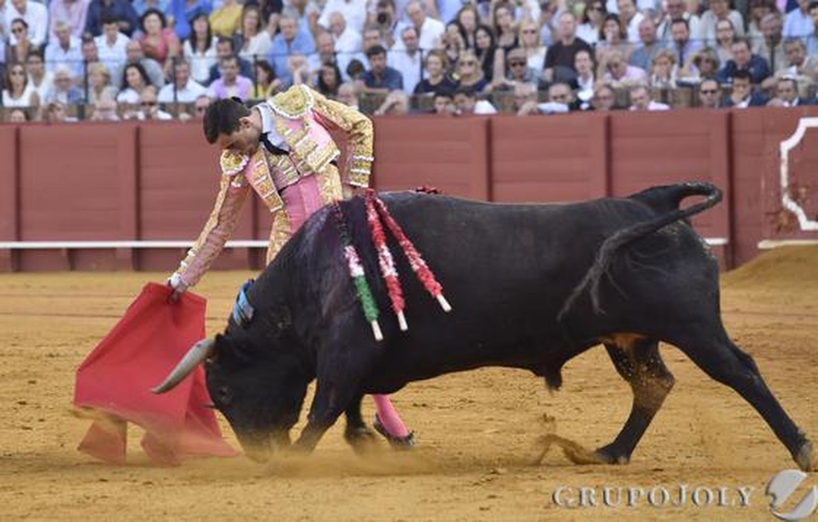 Paco Ureña en el segundo toro./ Juan Carlos Vázquez