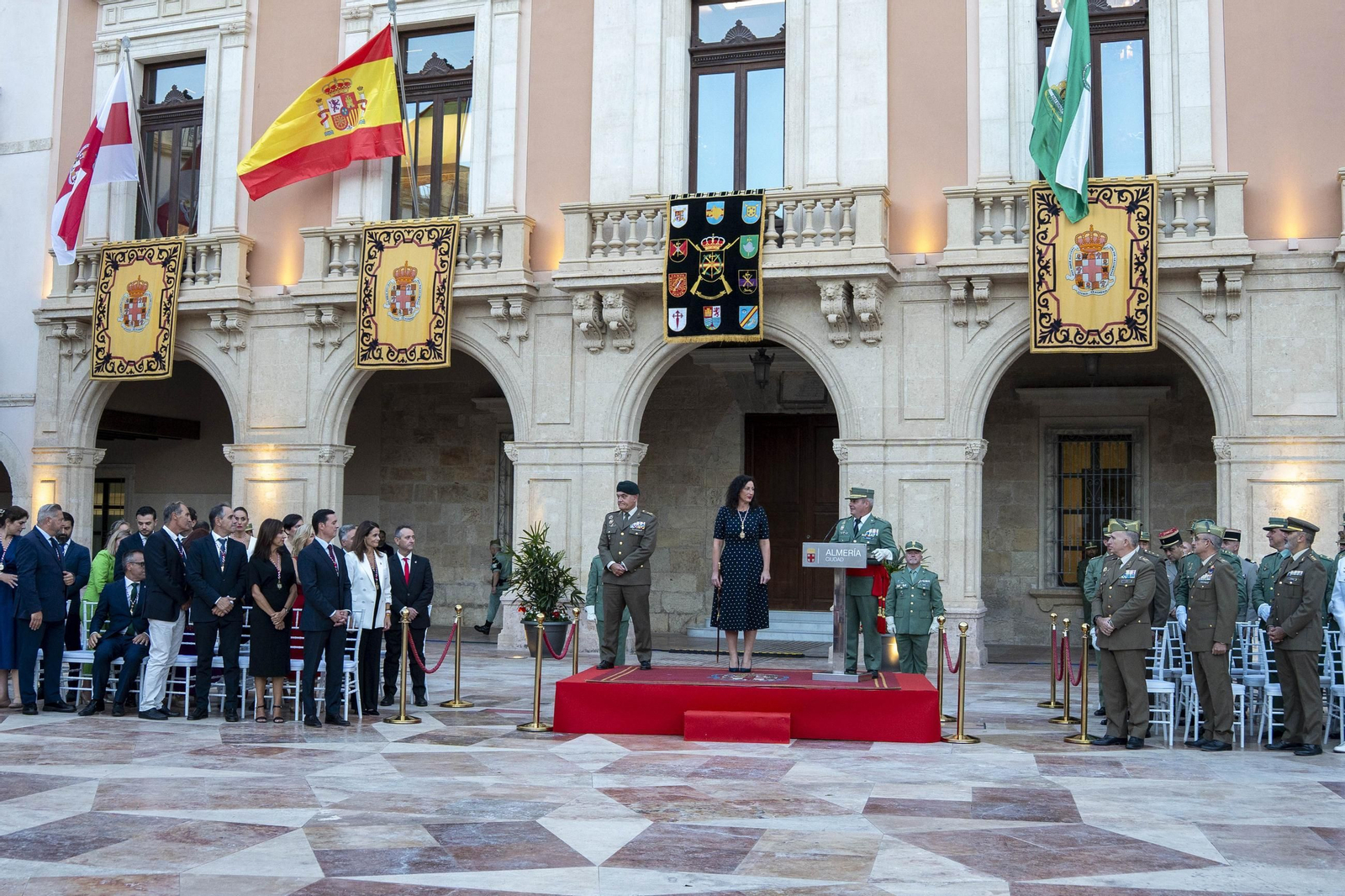 El Escudo de Oro de la ciudad de Almería a la Legión, en imágenes