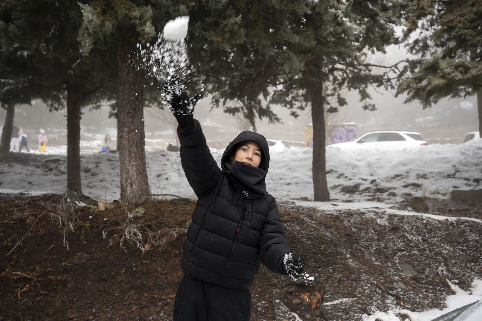 Las imágenes de la nieve y los juegos en familia en Calar Alto