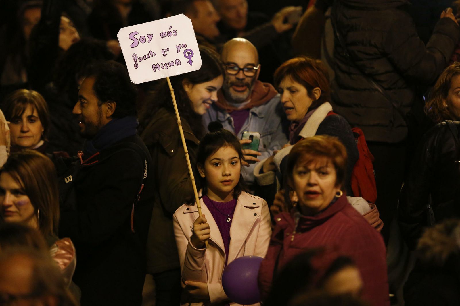 Granada se tiñe de morado con la ola feminista