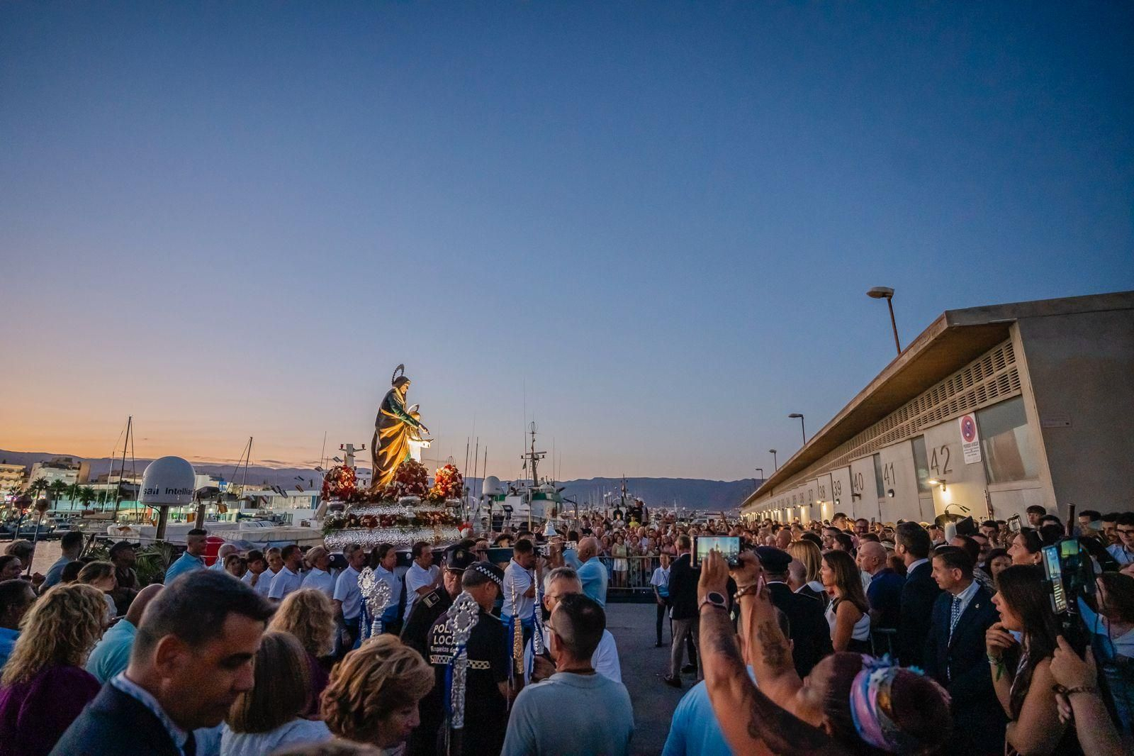 Las fiestas de El Puerto de Roquetas en honor a la Virgen del Carmen y Santa Ana, en imágenes