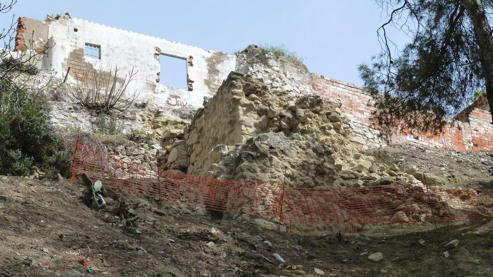 Detalle de la muralla de Baena.