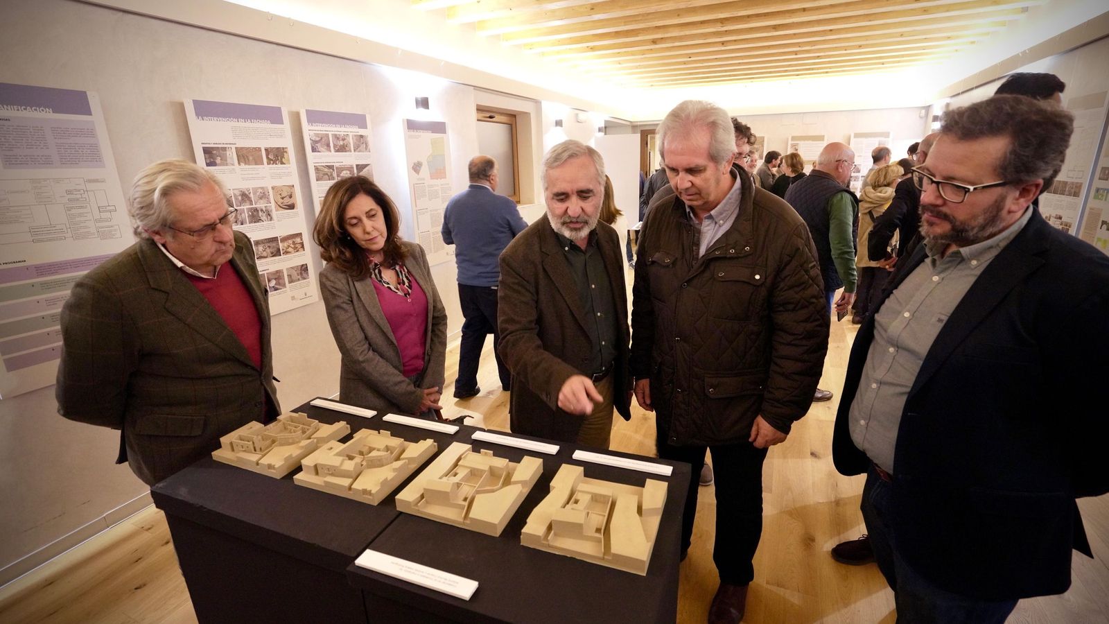 Maquetas de la exposición sobre la primera fase de la rehabilitación del Palacio Riquelme.
