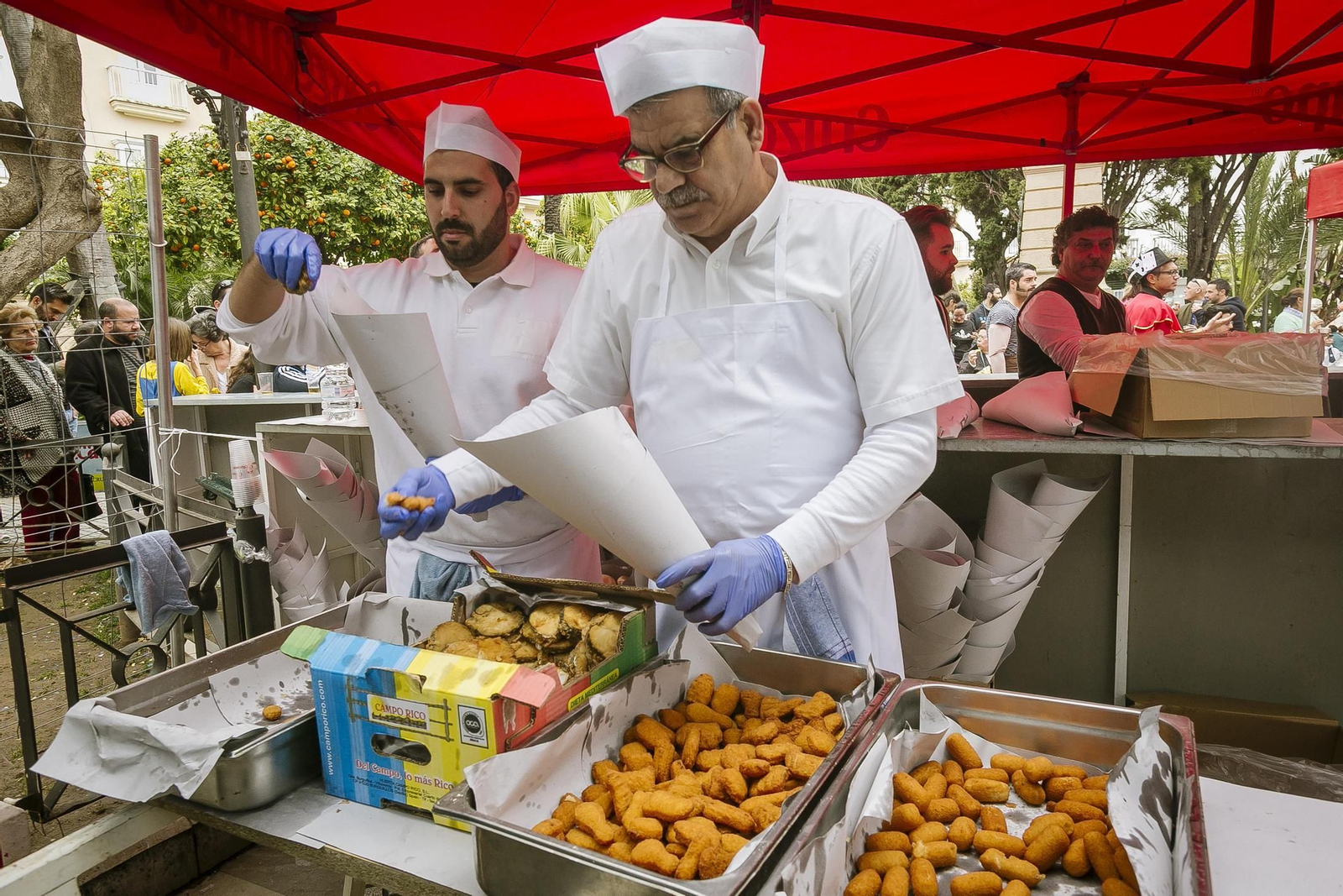 Imagen de archivo de una de las actividades gastronómicas que tradicionalmente se desarrollan en el Carnaval de Cádiz
