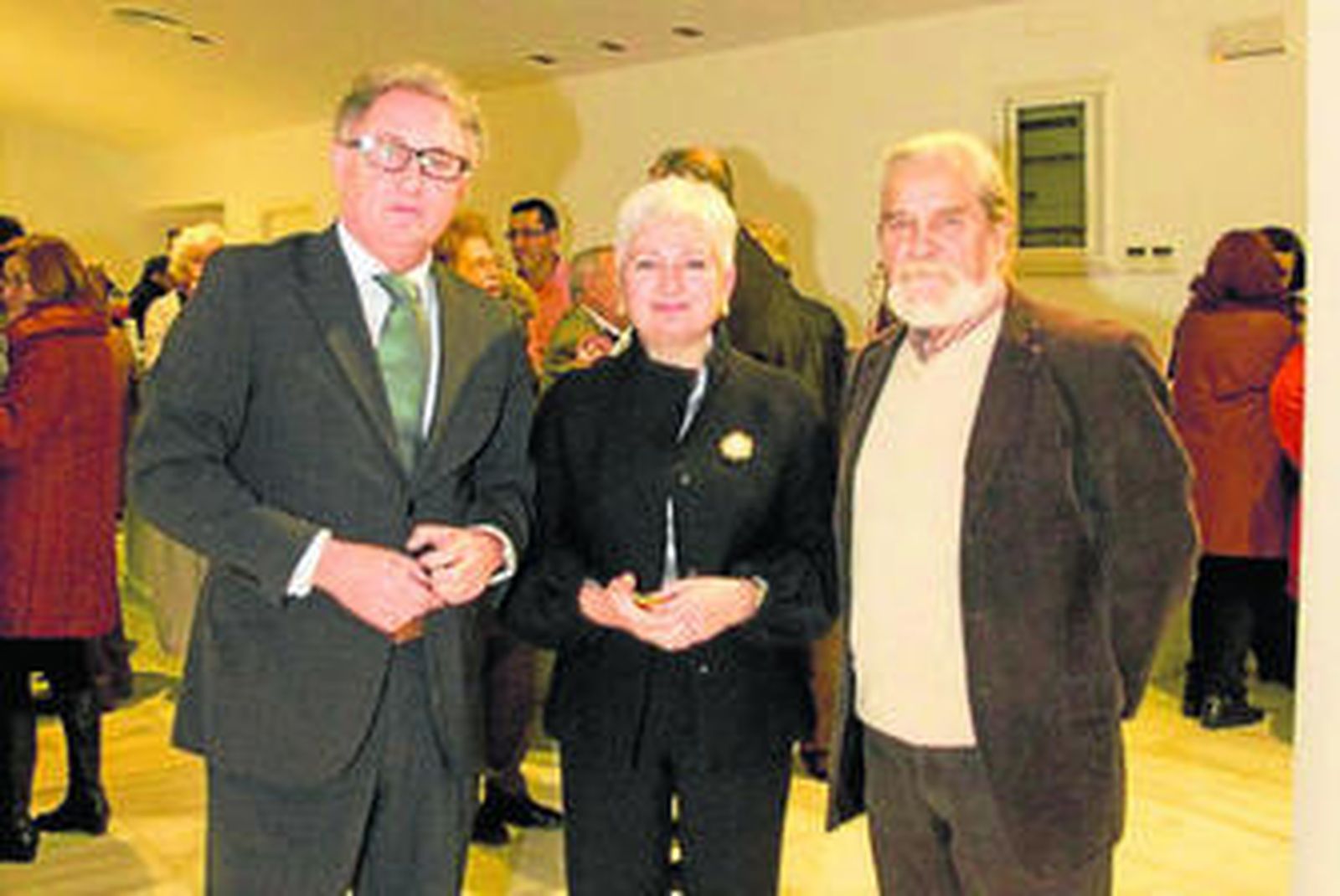 Jesús Caicedo con Remedios Martínez Anaya y Emilio Sdun.