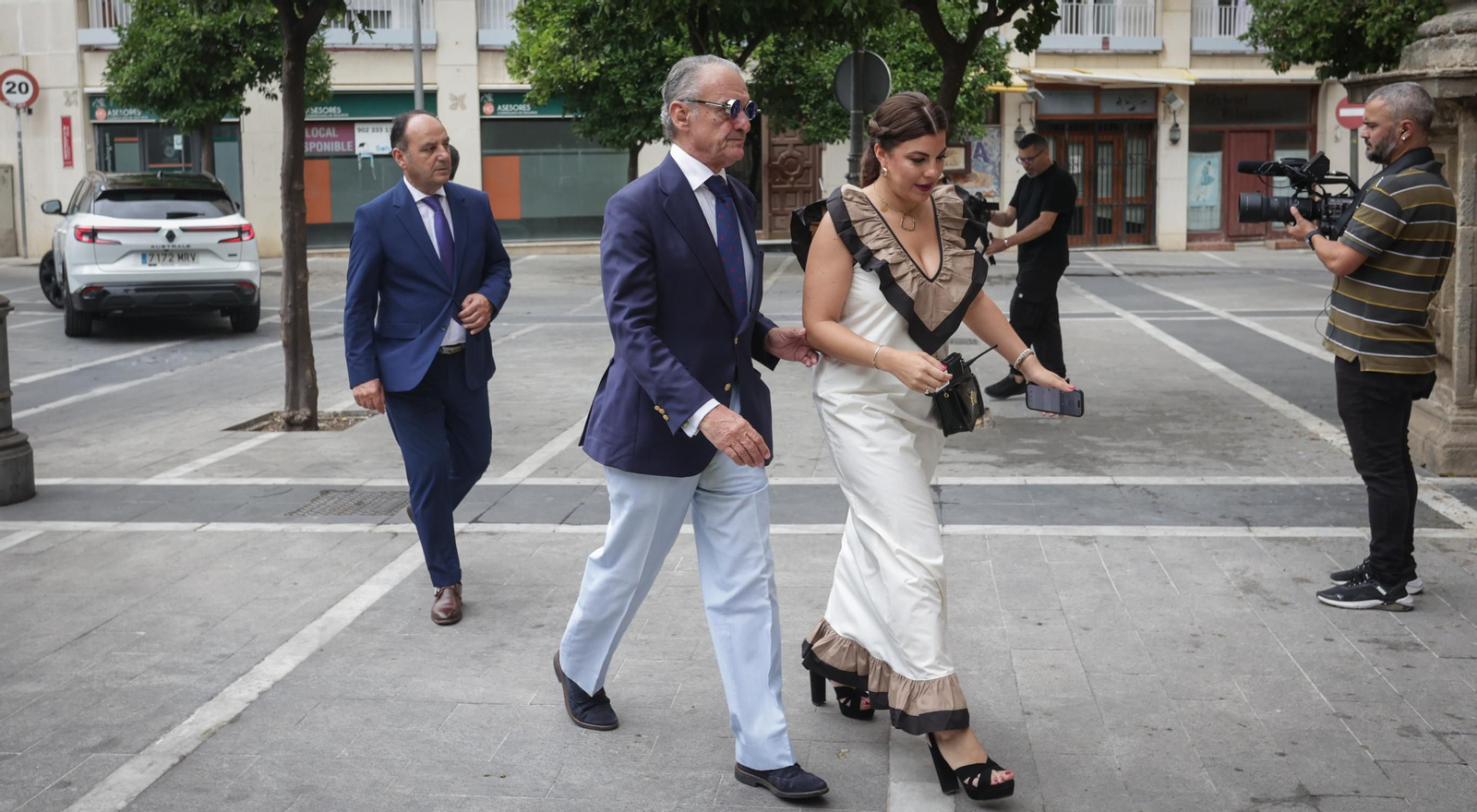 Imágenes de los asistentes a la comunión de la nieta del empresario José Luis López en Jerez