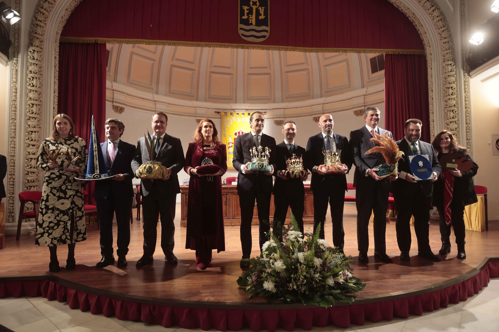 Los reyes magos y componentes de la Cabalgata tras la proclamación.