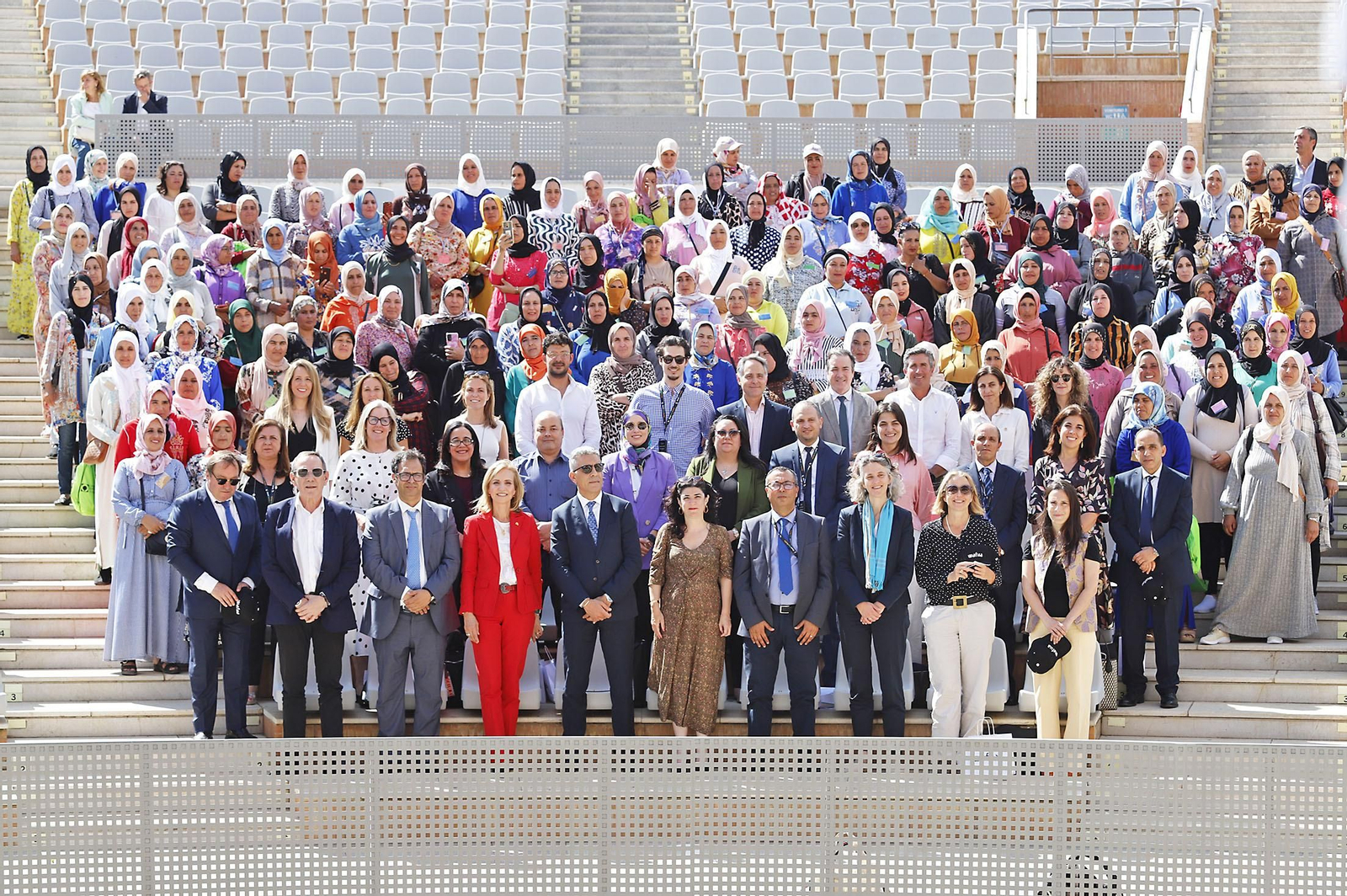 Imágenes de la entrega de los diplomas a las mujeres que han participado en el programa Wafira. Imágenes de la entrega de los diplomas a las mujeres que han participado en el programa Wafira.