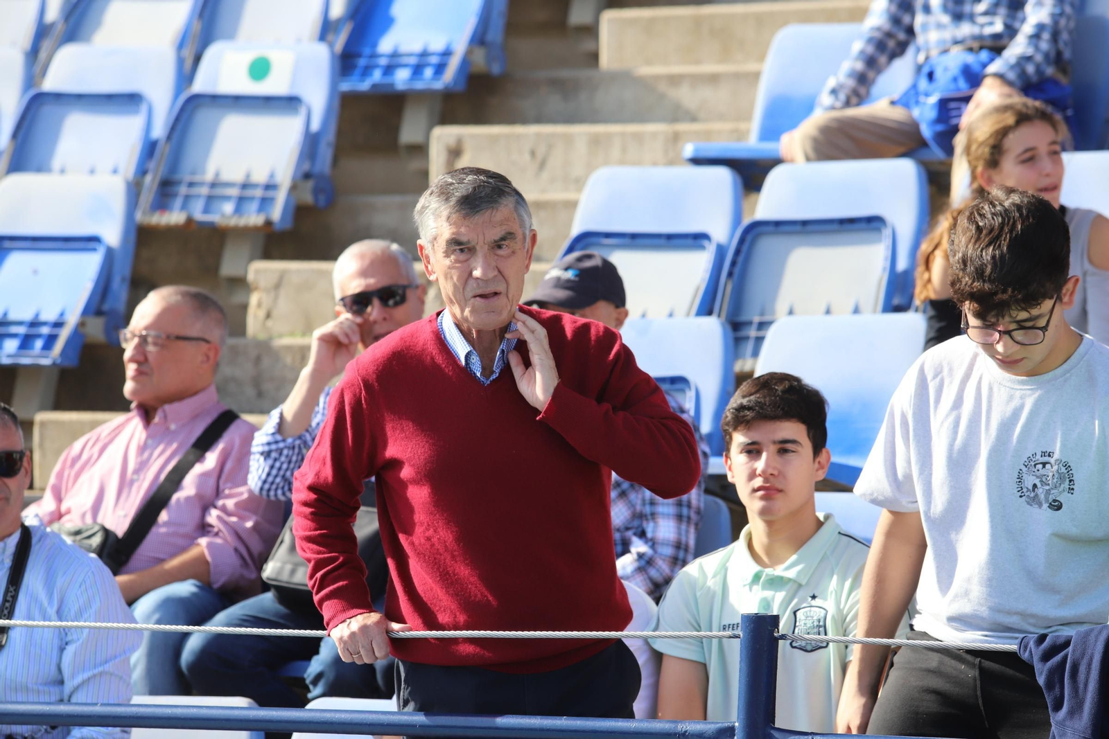 Imágenes del gran ambiente en el Nuevo Colombino para ver el  Recre-Burgos