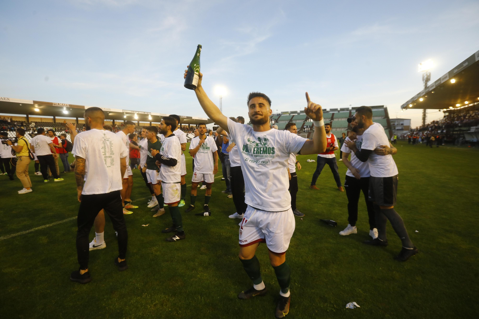 Las imágenes de la fiesta del ascenso del Córdoba CF en Mérida