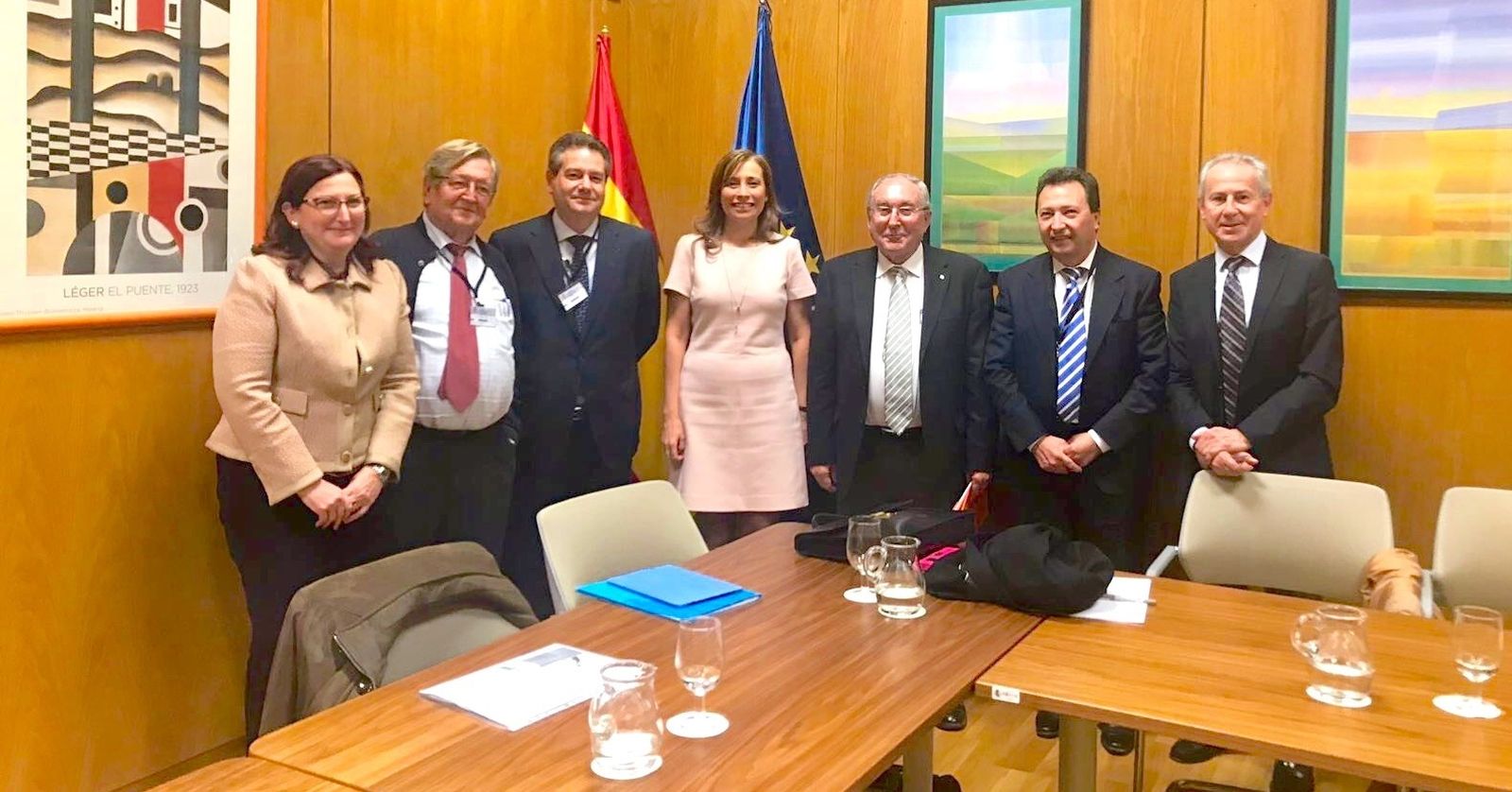 El portavoz de la Mesa del Agua de Almería (segundo por la derecha) en la reunión con la directora general del Agua.