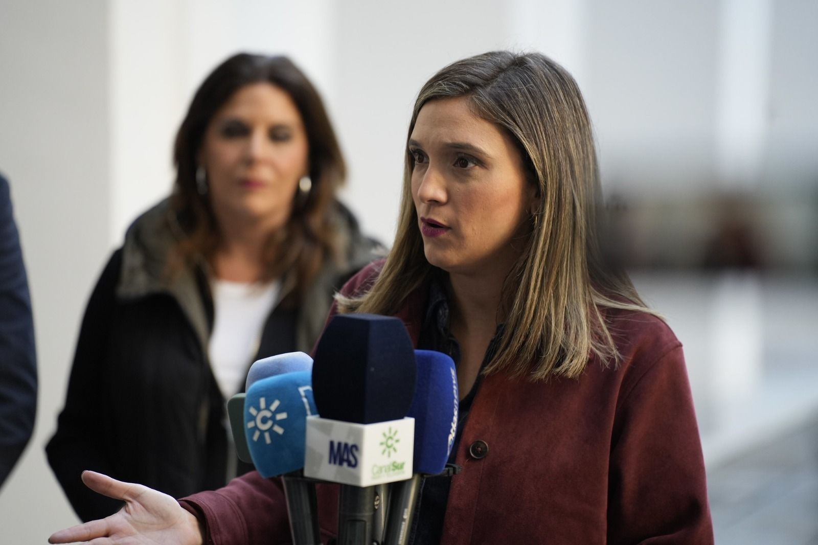 La portavoz del PSOE en el Parlamento, María Márquez, en una atención a los medios de comunicación