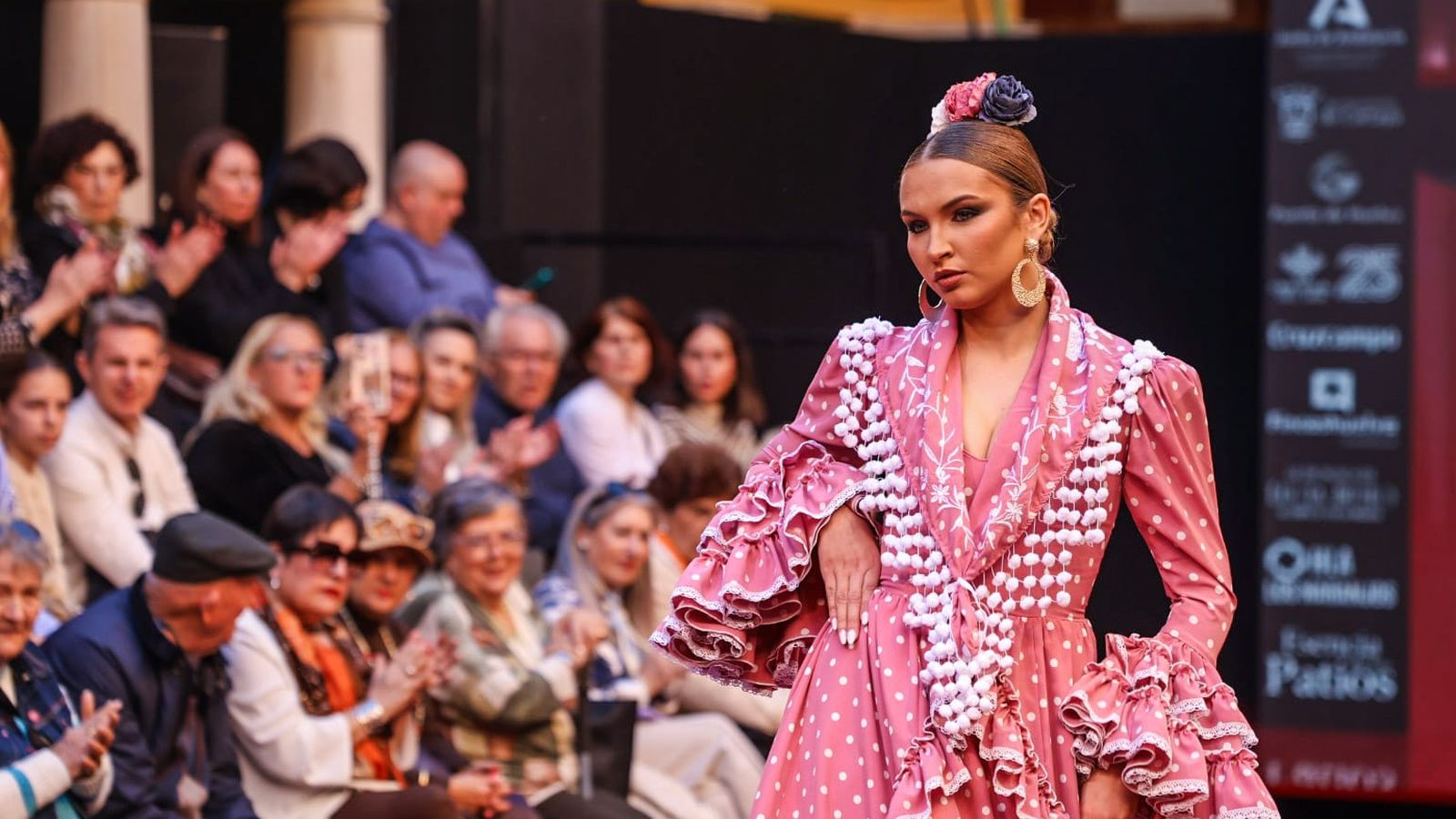 Uno de los trajes mostrados en la pasarela de moda.