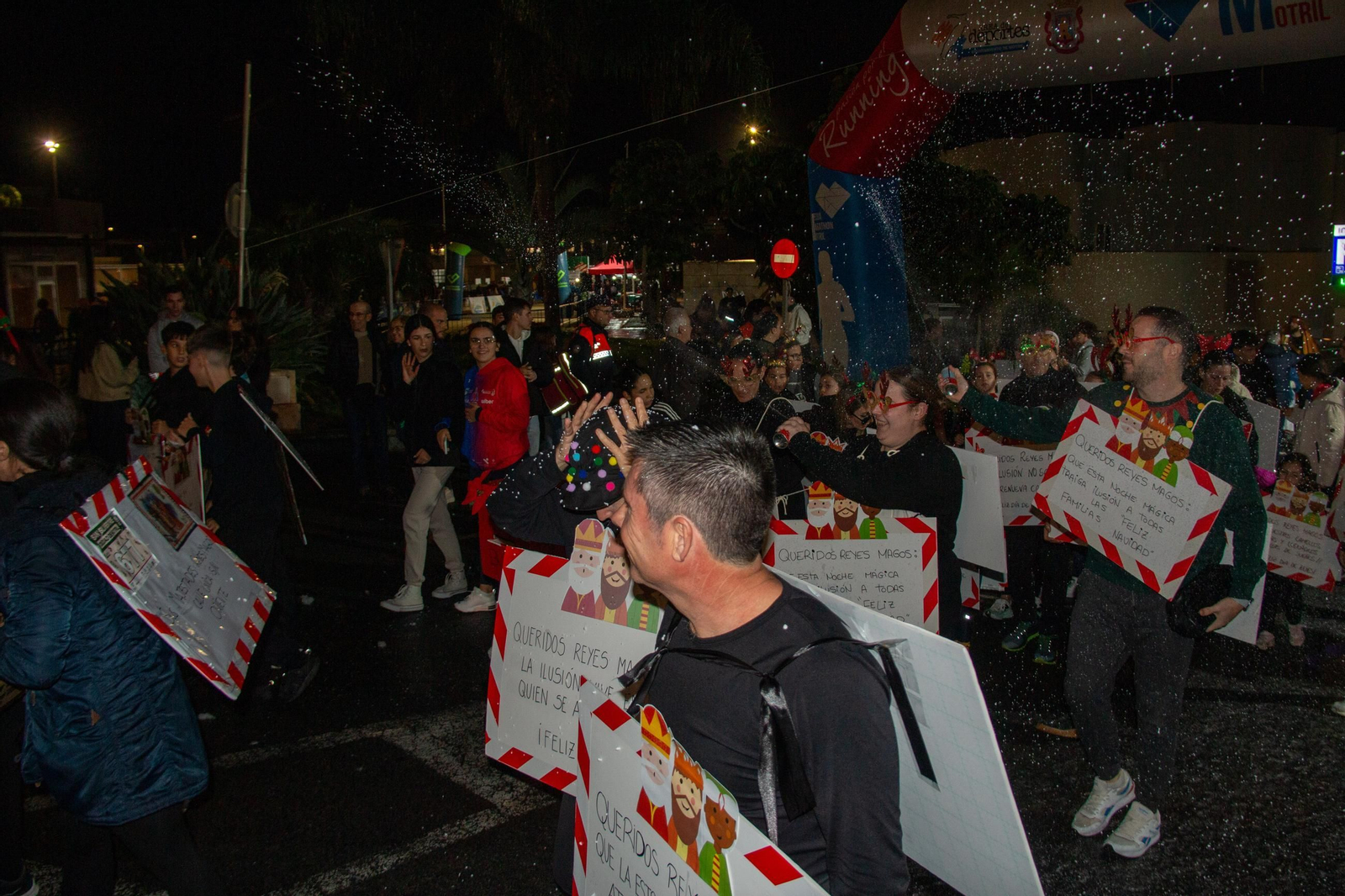 Ni la lluvia puede con la San Silvestre de Motril
