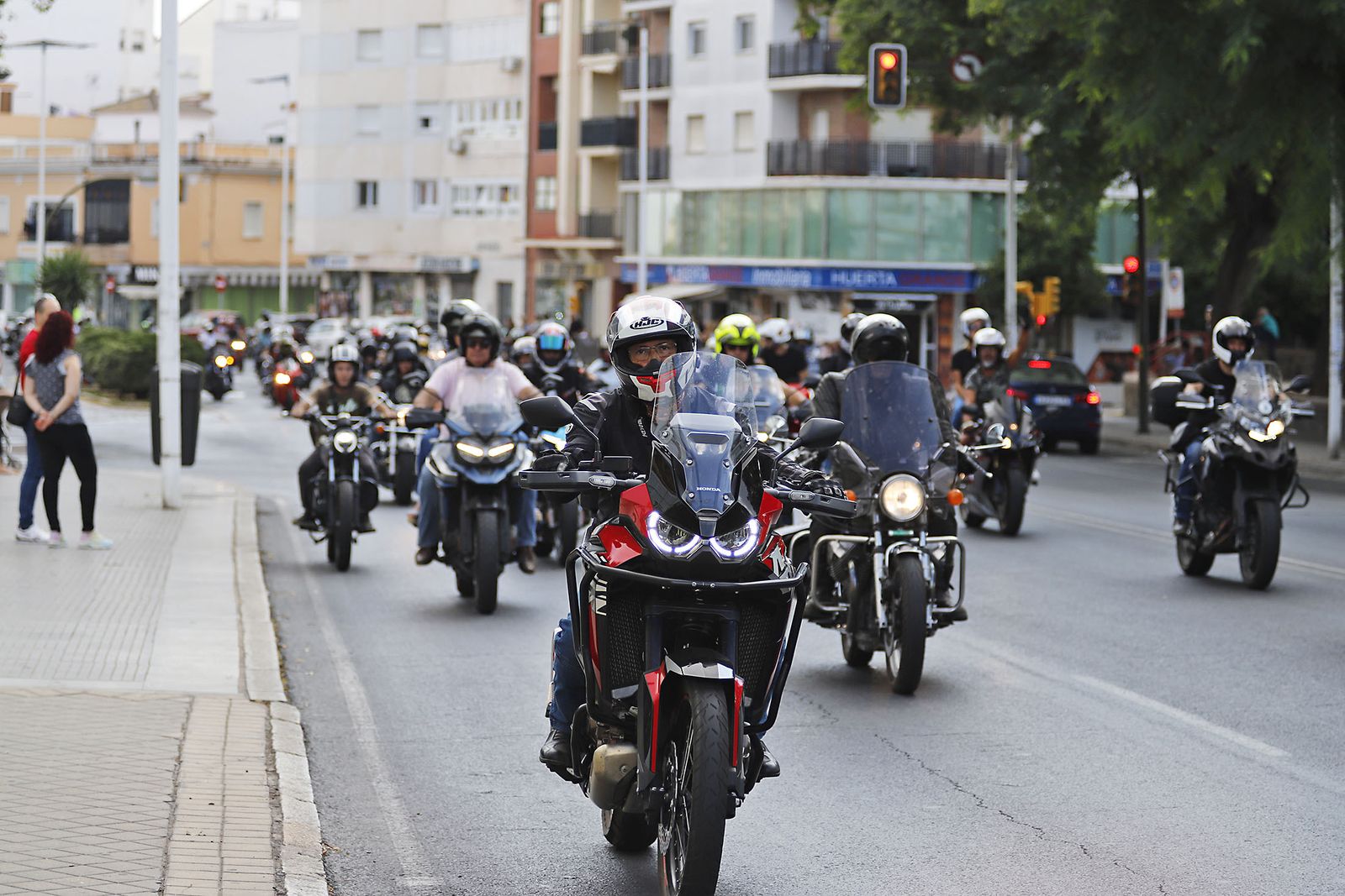 Las motos del club Descubridores toman las calles de Huelva