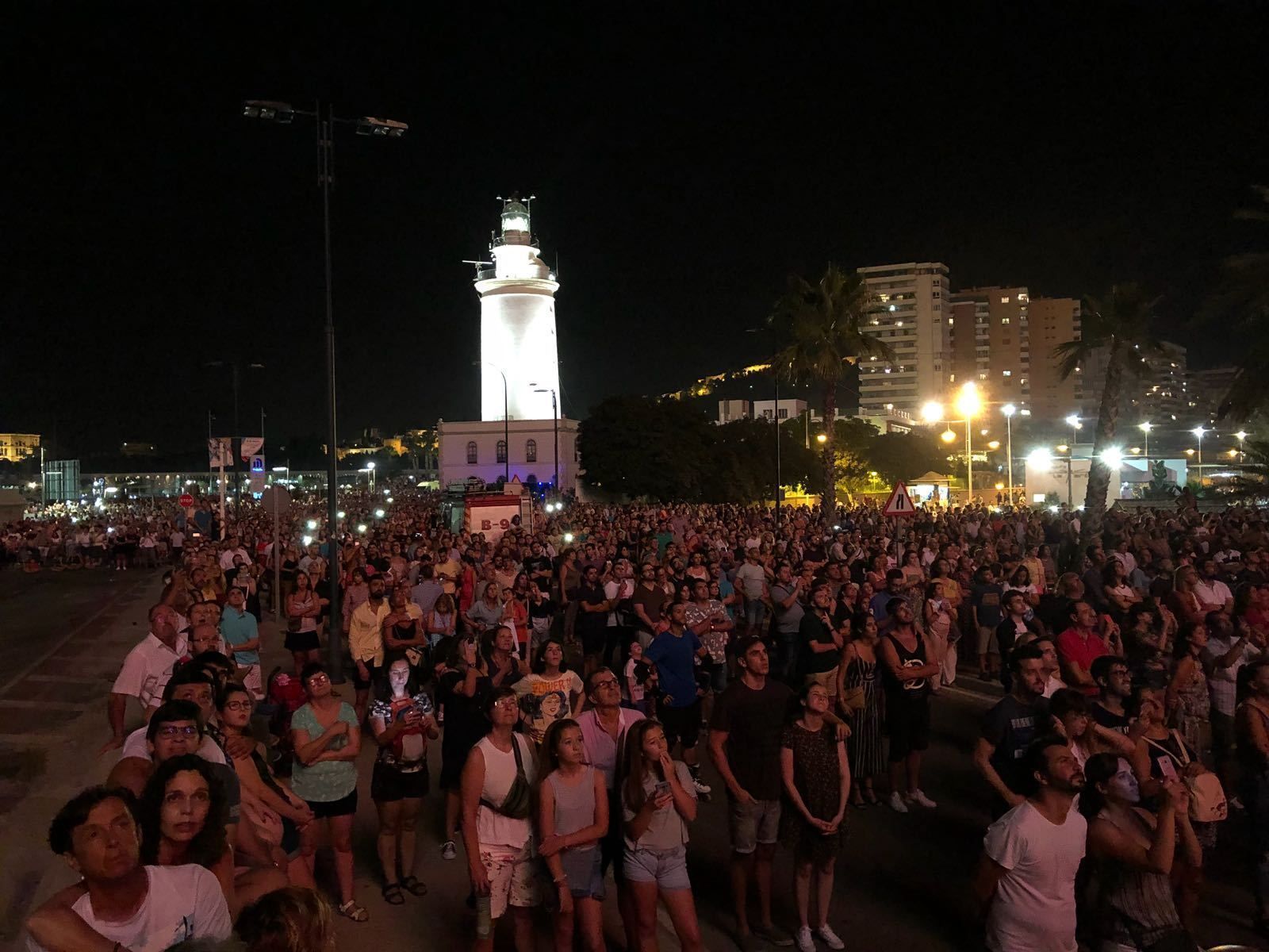 Un espejo demar y luz