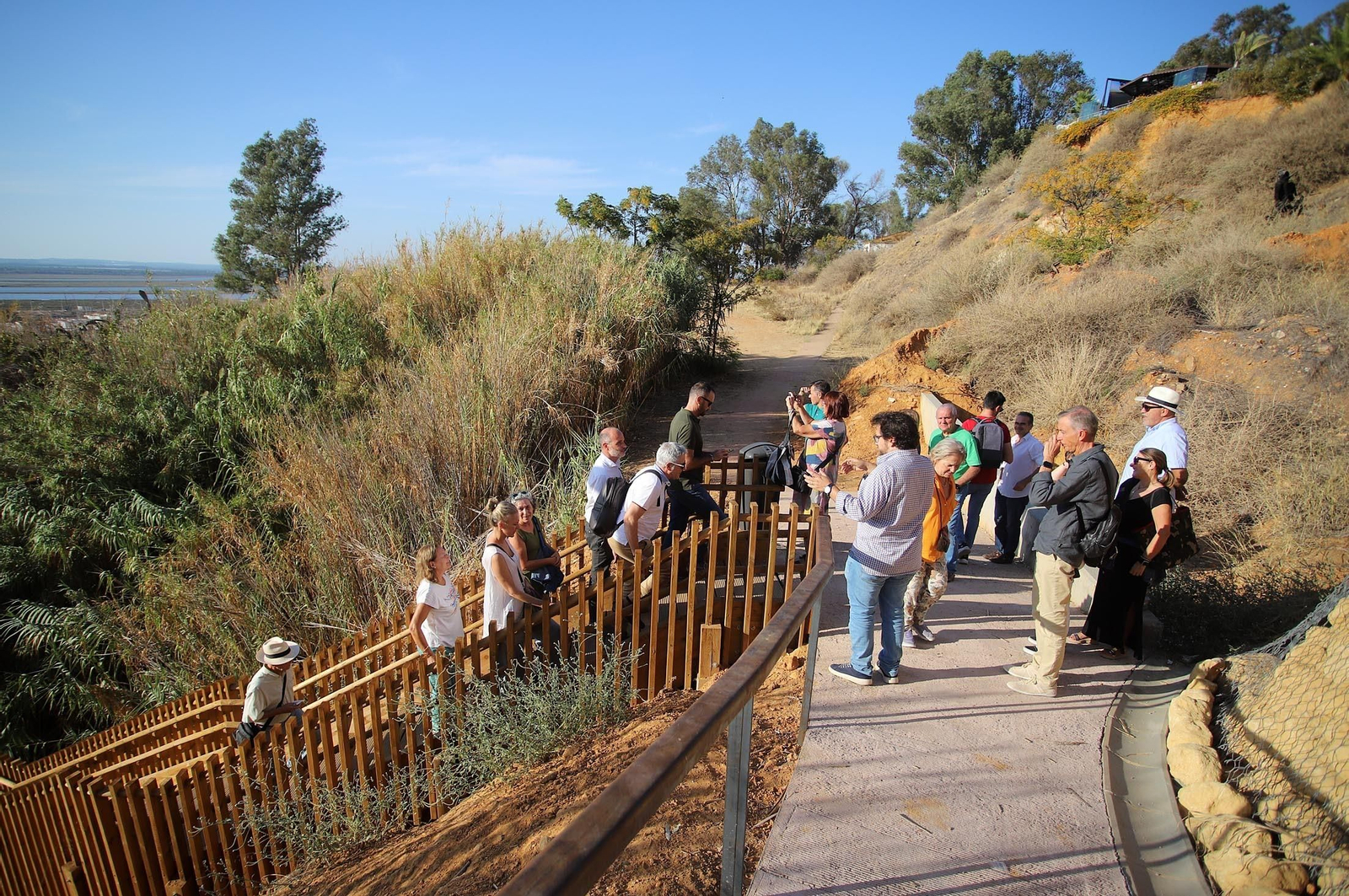 Imágenes de la visita guiada a la Fuente Vieja de Huelva por el arquitecto Francisco Javier López