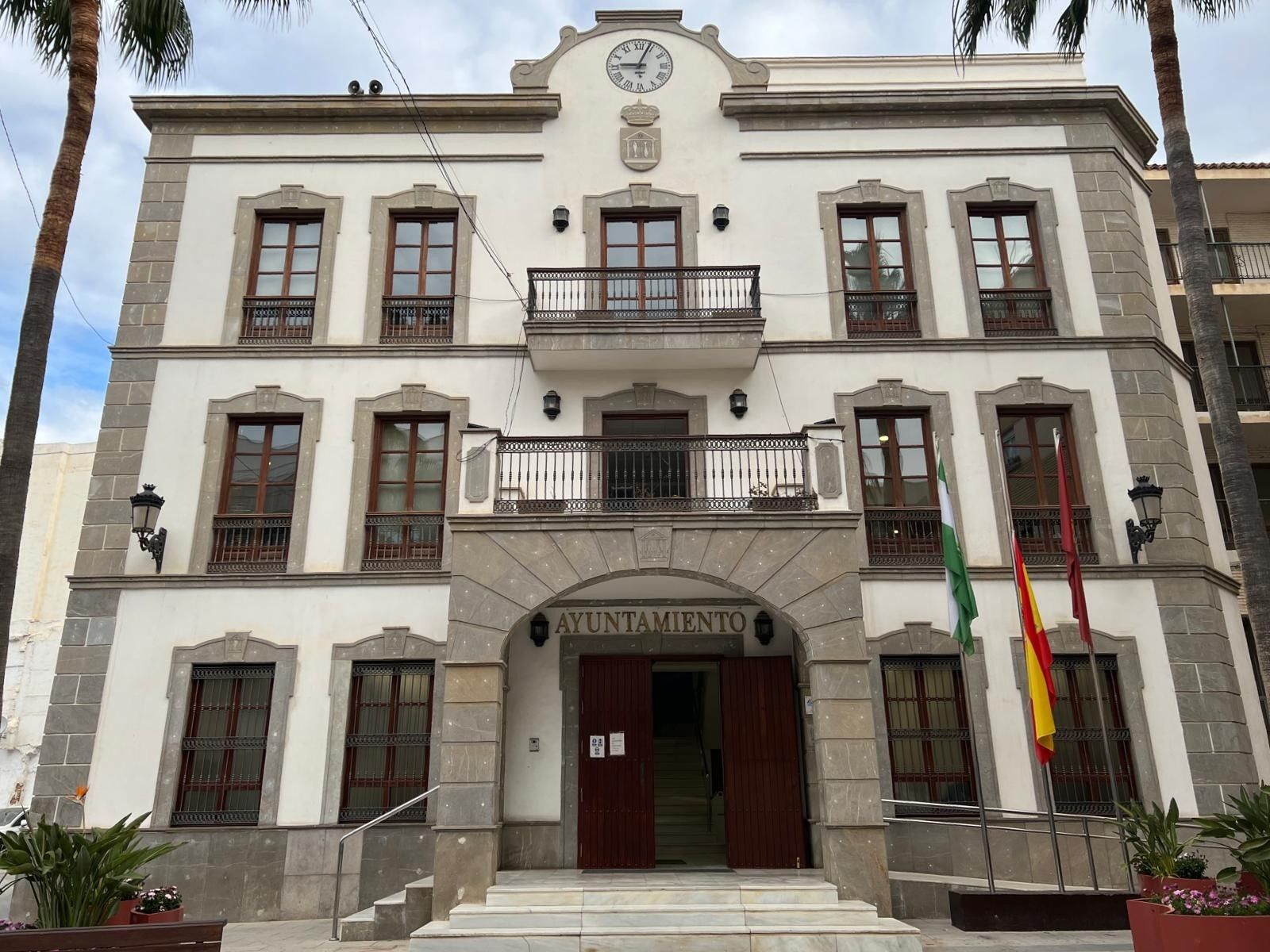 Ayuntamiento de Adra-.